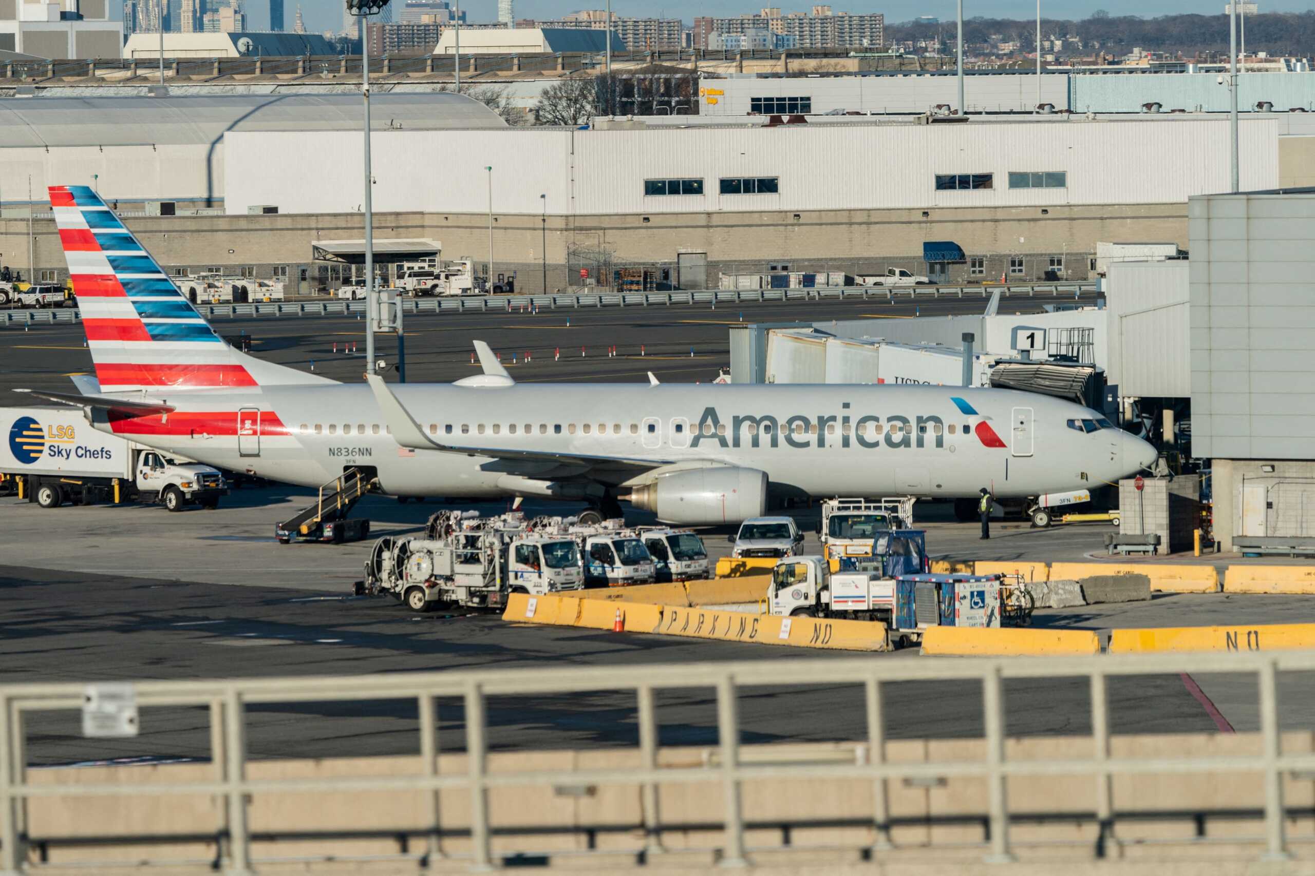 American Airlines: Μαύροι άνδρες την μήνυσαν για φυλετικές διακρίσεις