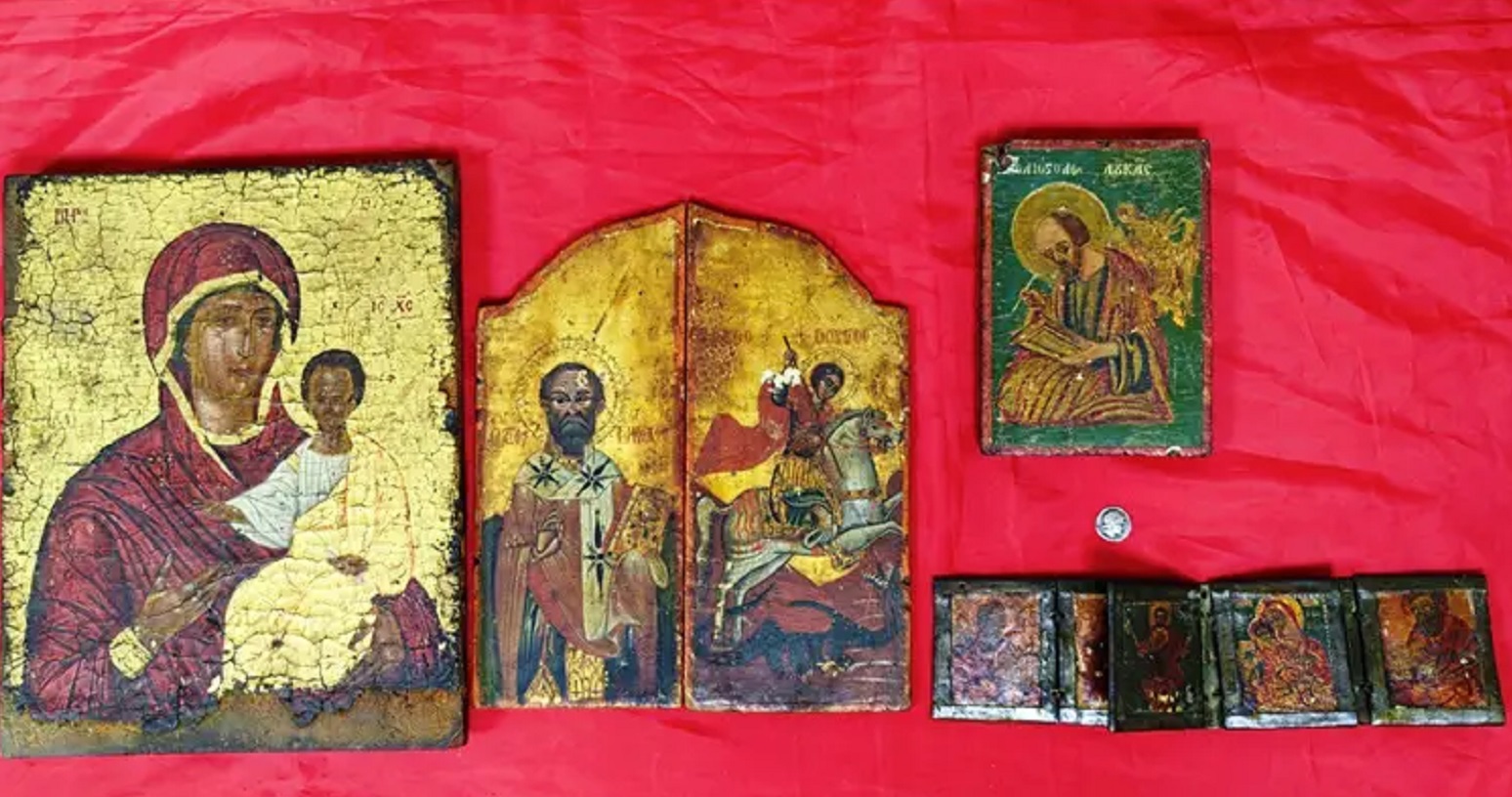 Θεσσαλονίκη: Συνελήφθησαν τρεις αρχαιοκάπηλοι με εικόνες Αγίων, ιερά αντικείμενα και αρχαία νομίσματα