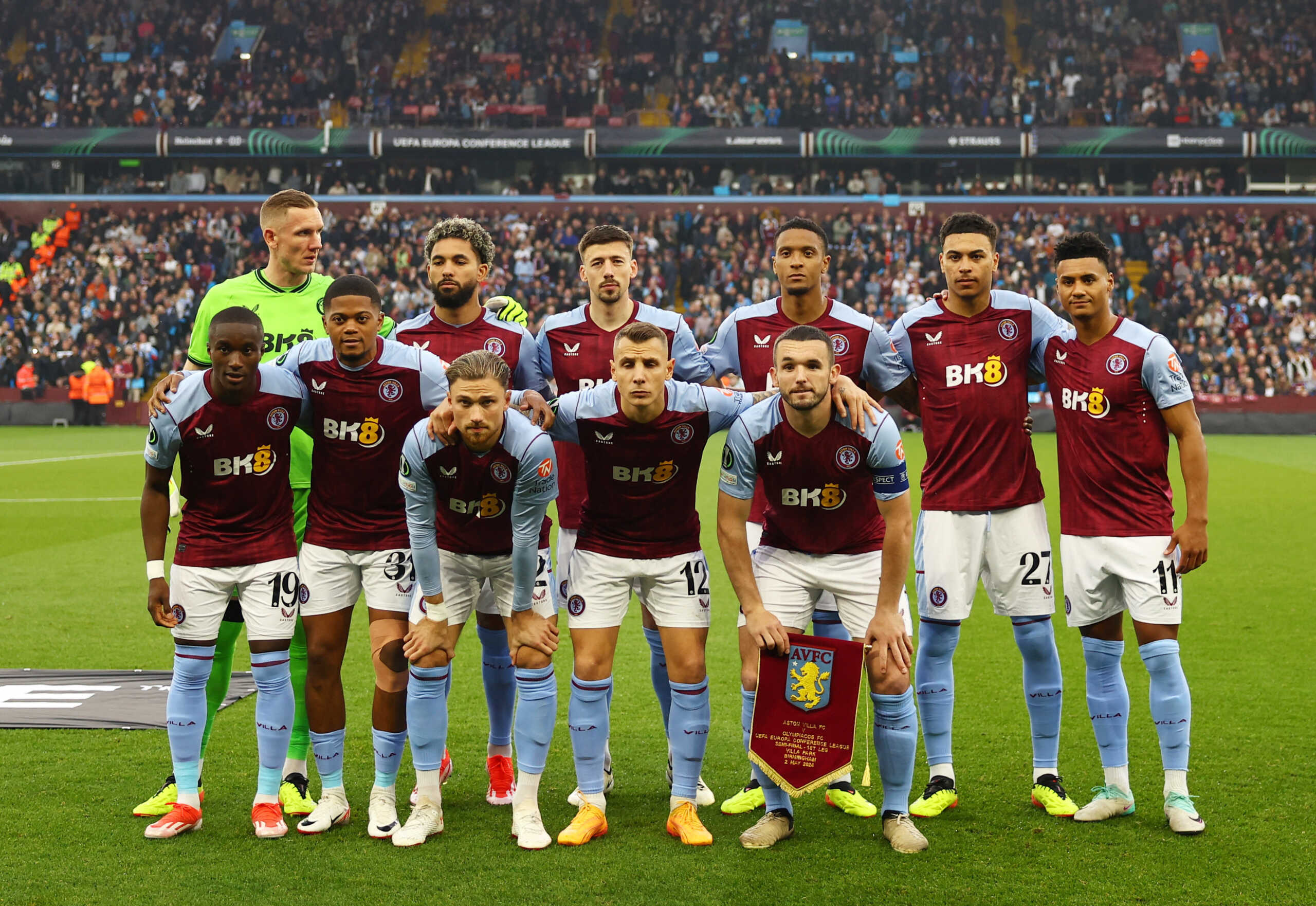 Soccer Football - Europa Conference League - Semi Final - First Leg - Aston Villa v Olympiacos - Villa Park, Birmingham, Britain - May 2, 2024  Aston Villa players pose for a team group photo before the match REUTERS