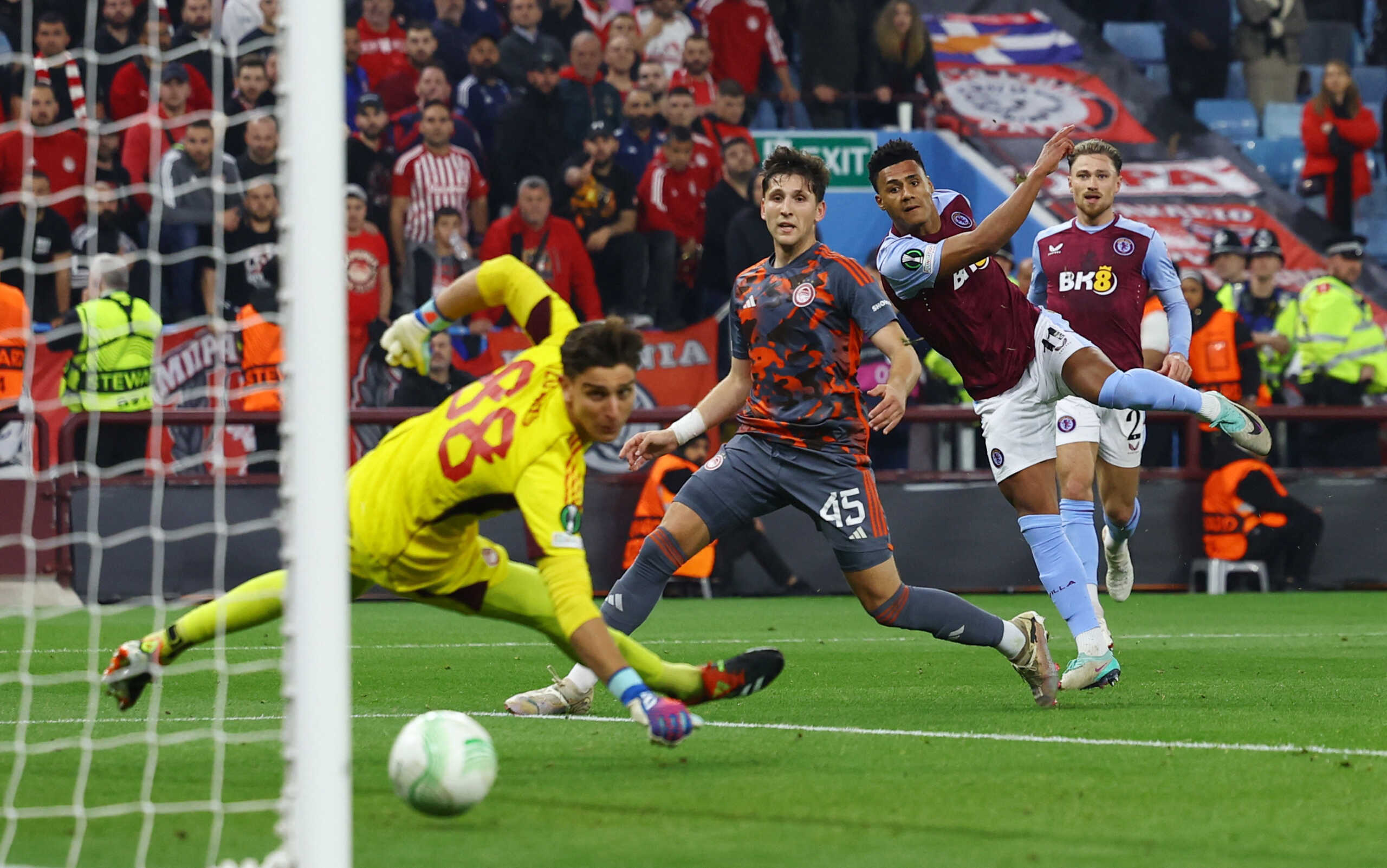 Soccer Football - Europa Conference League - Semi Final - First Leg - Aston Villa v Olympiacos - Villa Park, Birmingham, Britain - May 2, 2024  Aston Villa's Ollie Watkins scores their first goal Action Images via Reuters