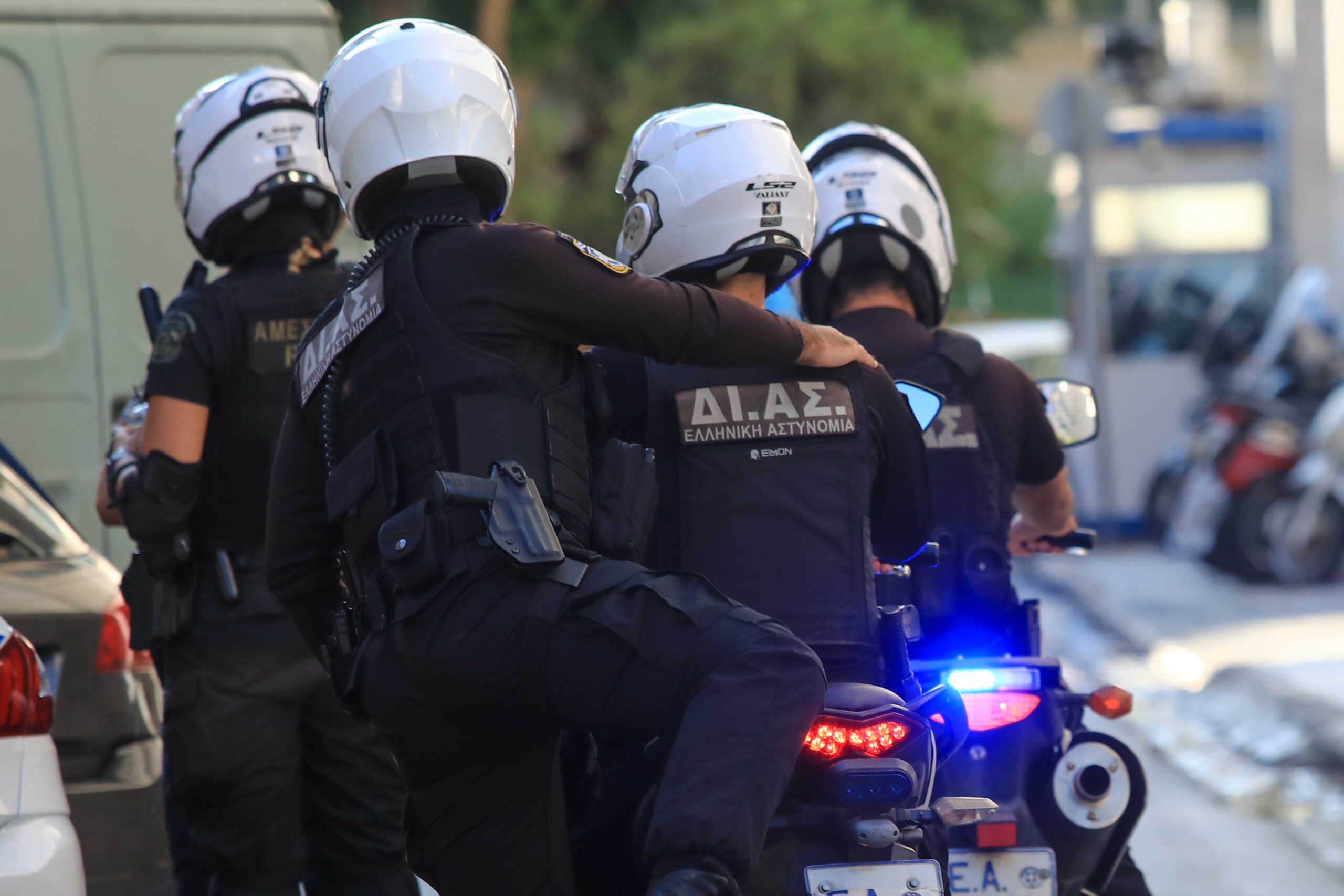 Ίλιον: Με μαφιόζικο τρόπο η αρπαγή των 4 παιδιών από τη μητέρα τους – «Έχω συνεργάτες θα σας πυροβολήσουν»