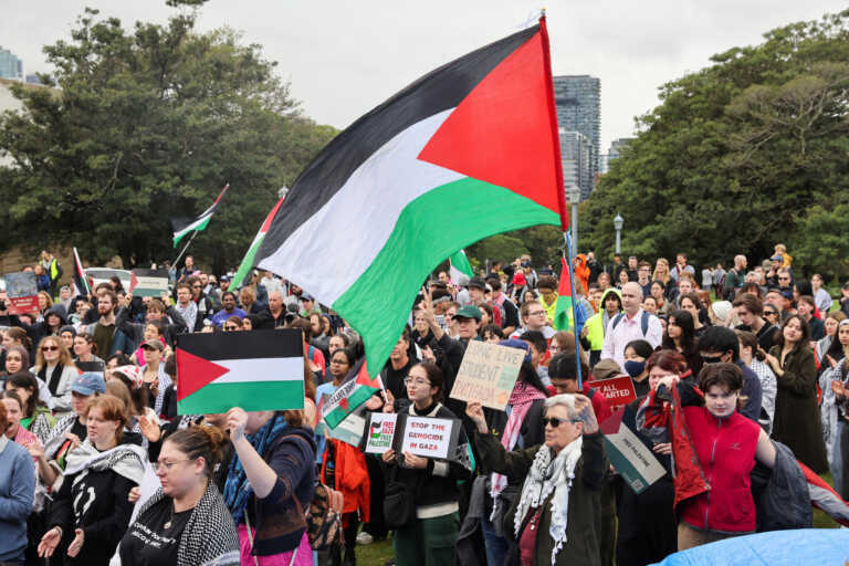 Φοιτητές και ακτιβιστές  διαδηλώνουν υπέρ της Παλαιστίνης έξω από τα πανεπιστήμια της Αυστραλίας