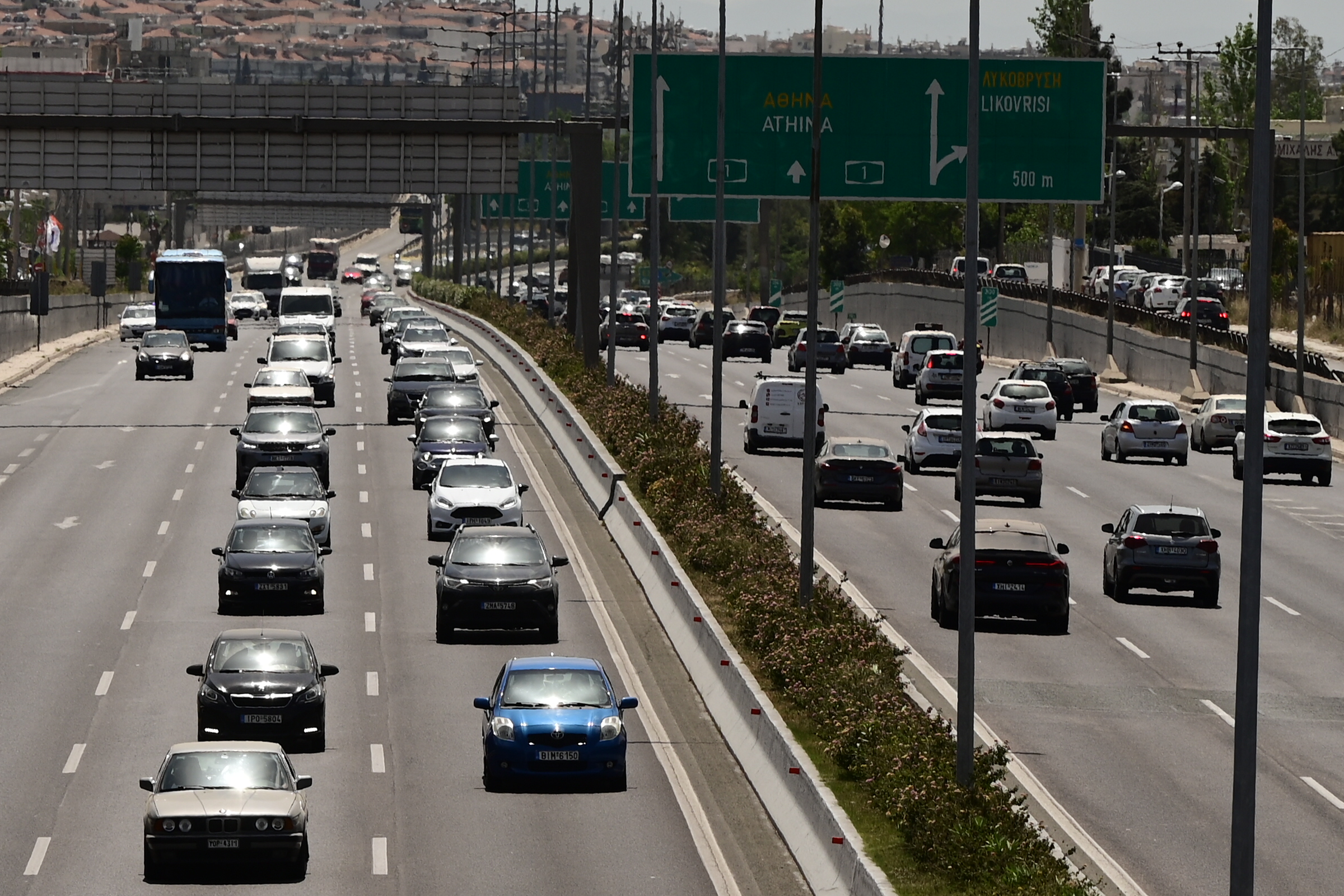 Στιγμιότυπο από την Εθνική Οδό Αθηνών - Λαμίας το μεσημέρι της Μεγάλης Πέμπτης 2 Μαΐου 2024. 
(ΜΙΧΑΛΗΣ ΚΑΡΑΓΙΑΝΝΗΣ