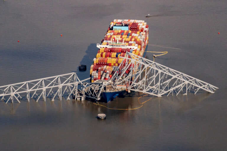 Εγκλωβισμένο στο πλοίο παραμένει το πλήρωμα 7 εβδομάδες μετά την κατάρρευση της γέφυρας στη Βαλτιμόρη
