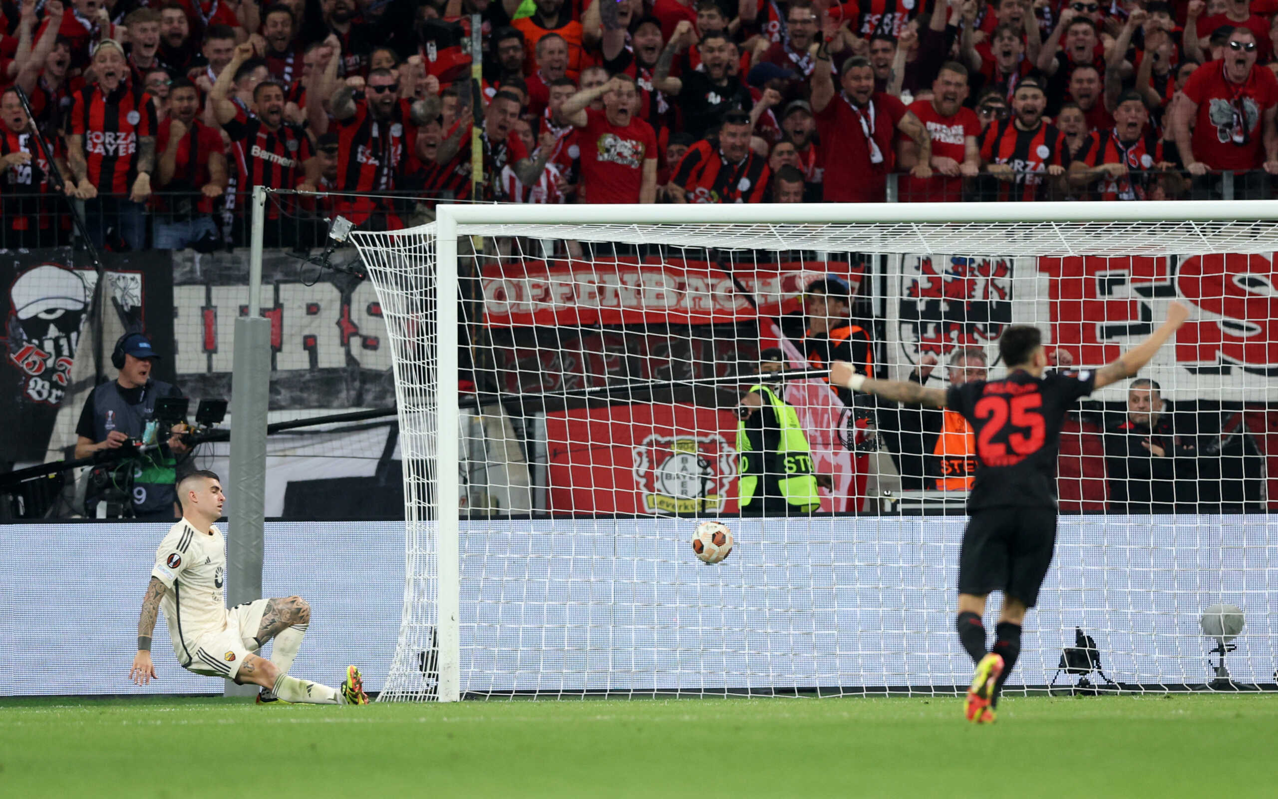 Soccer Football - Europa League - Semi Final - Second Leg - Bayer Leverkusen v AS Roma - BayArena, Leverkusen, Germany - May 9, 2024 AS Roma's Gianluca Mancini scores an own goal and Bayer Leverkusen's first REUTERS