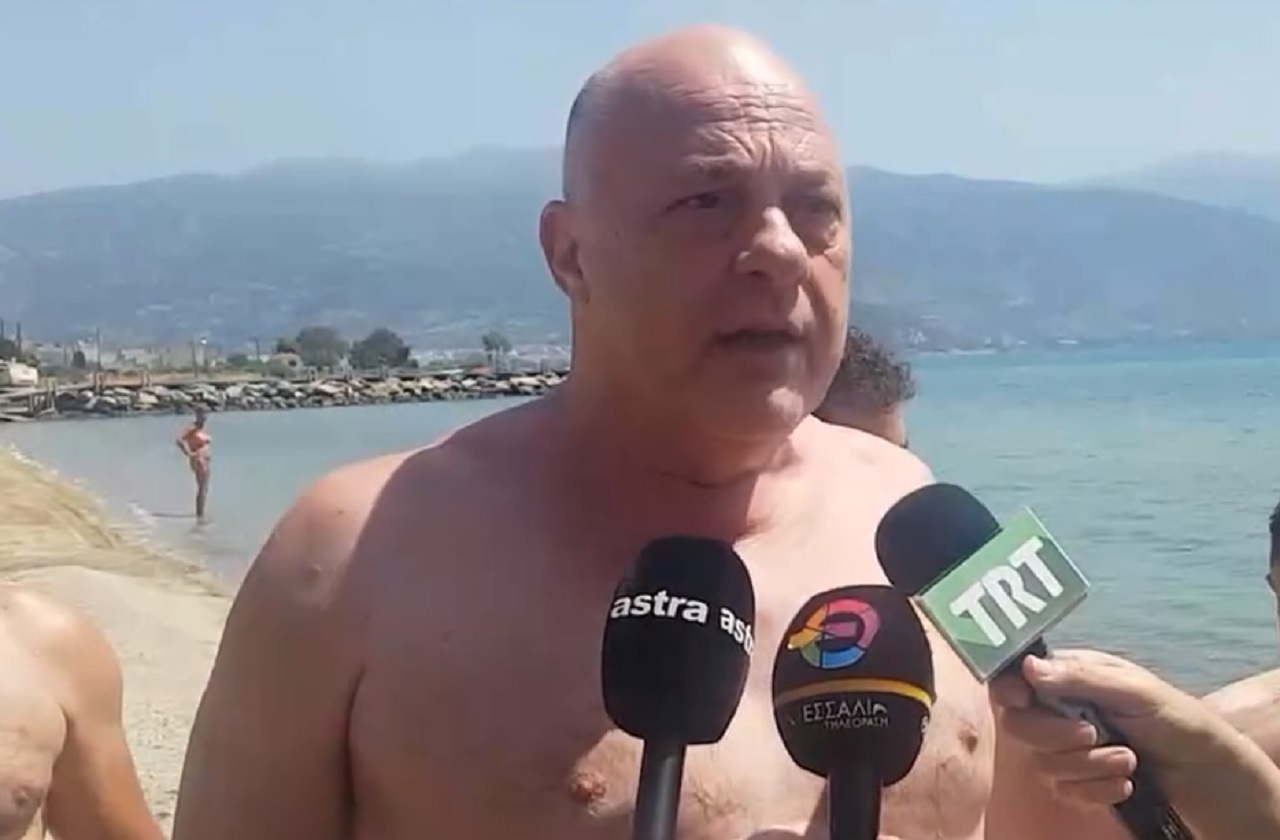 Ο Αχιλλέας Μπέος κολύμπησε στις Αλυκές Βόλου και επιτέθηκε στους «περιβαλλοντολόγους του κ@@ου»