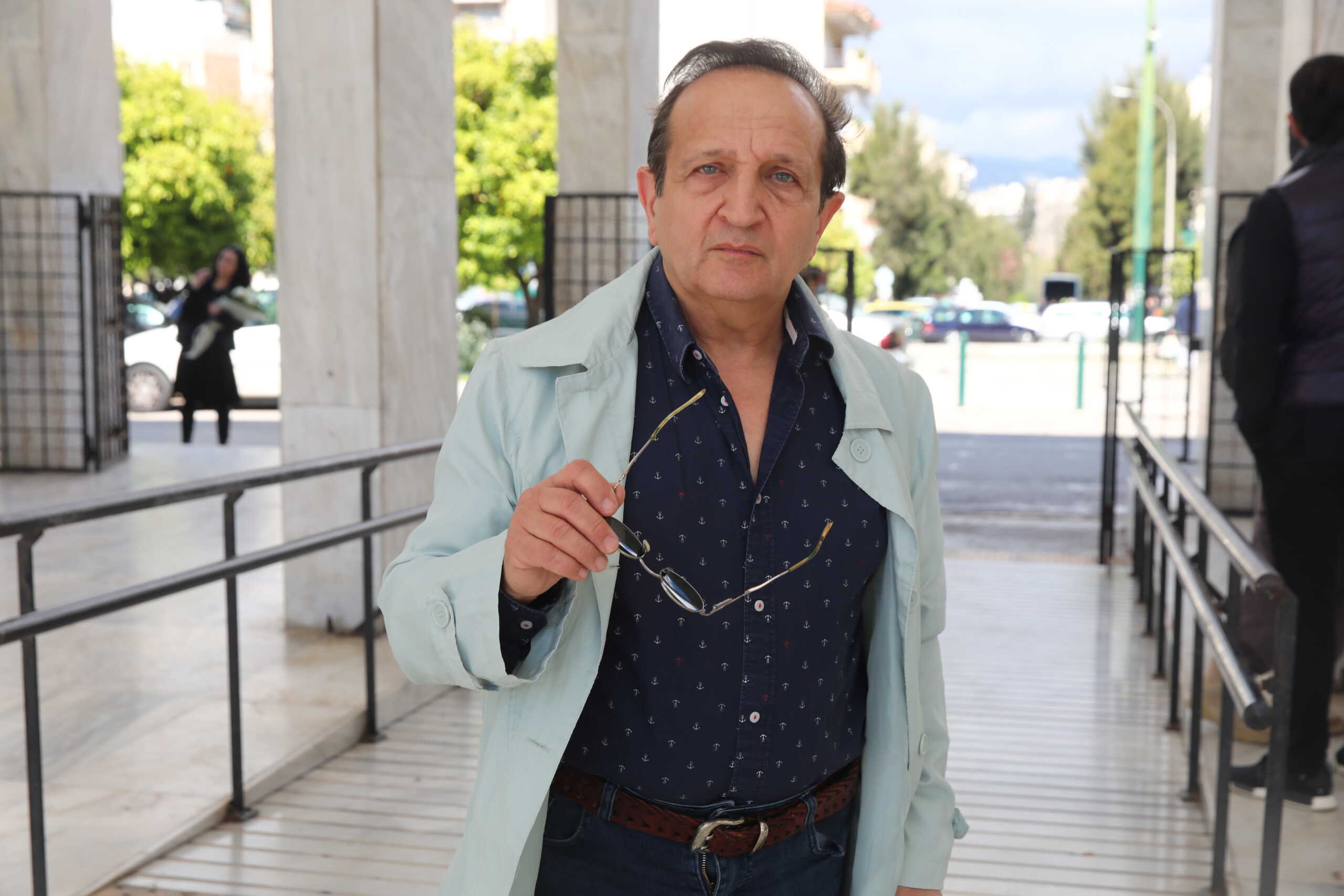 Κηδεία της τραγουδίστριας Ρένας Κουμιώτη από το Α' Νεκροταφείο της Αθήνας, Τρίτη 4 Απριλίου 2023. Η Ρένα Κουμιώτη πέθανε τα ξημερώματα της Δευτέρας (2
(ΓΙΑΝΝΗΣ ΠΑΝΑΓΟΠΟΥΛΟΣ