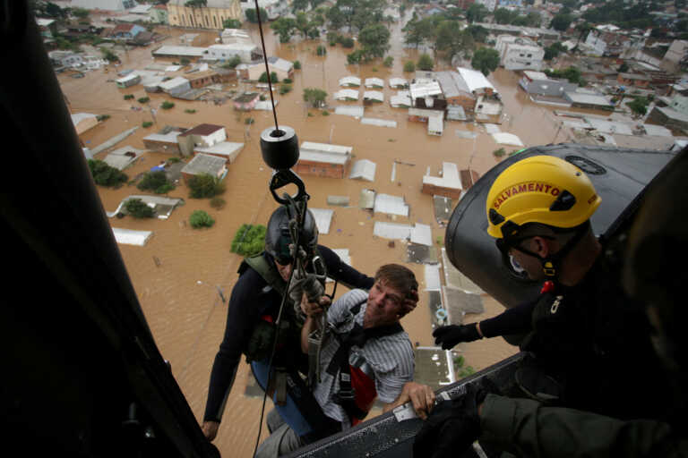 Απόλυτη καταστροφή από τις πλημμύρες στη Βραζιλία - Έφτασαν τους 60 οι νεκροί