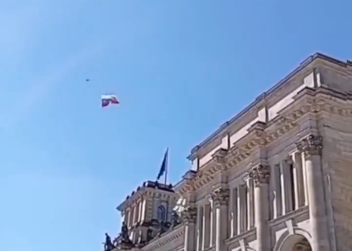 Γερμανία: Drone με τη σημαία της Ρωσίας πέταξε για λίγα λεπτά πάνω από την Bundestag