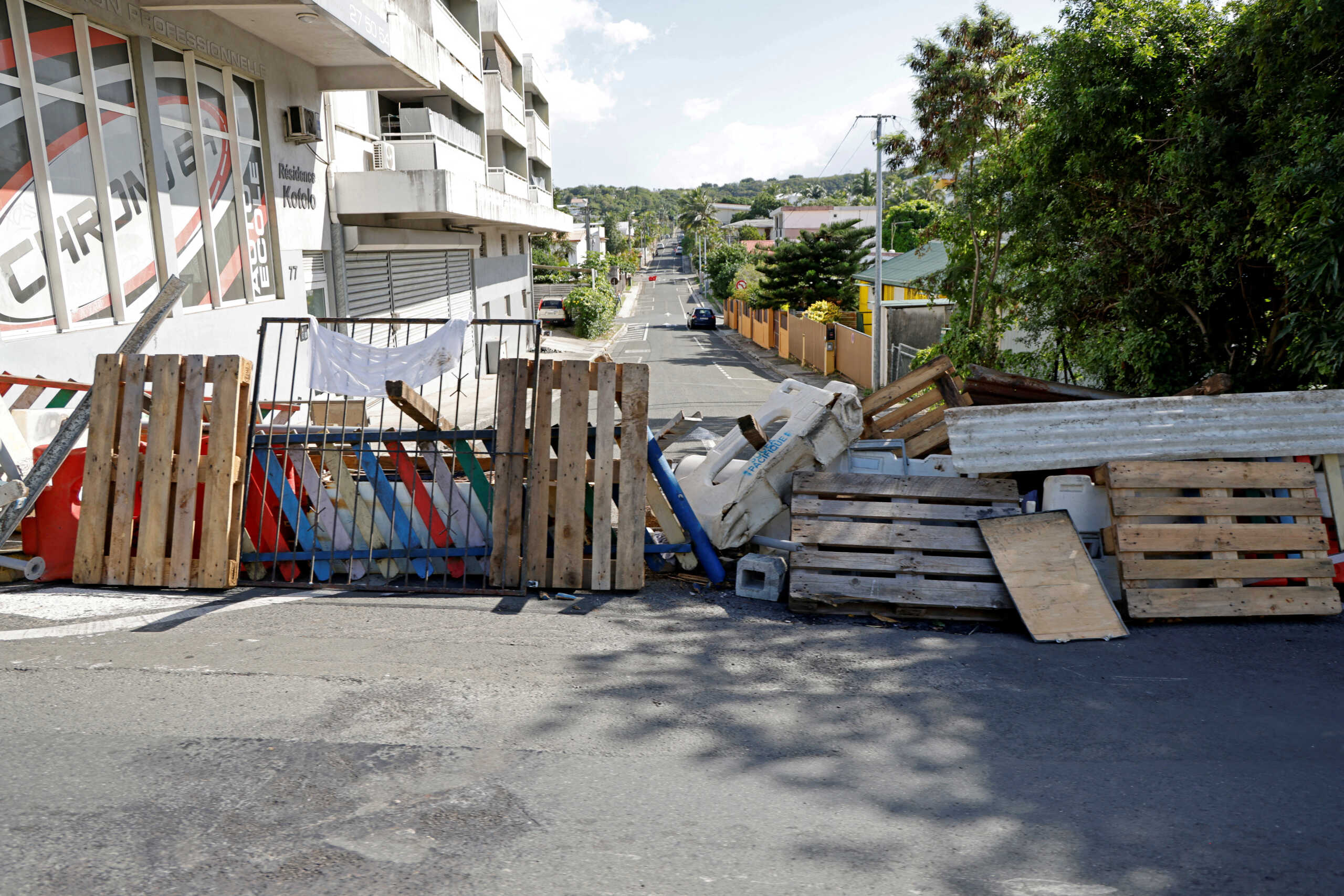 FILE PHOTO: A roadblock is pictured during French President Emmanuel Macron's visit in Noumea, France's Pacific territory of New Caledonia on May 23, 2024.     LUDOVIC MARIN