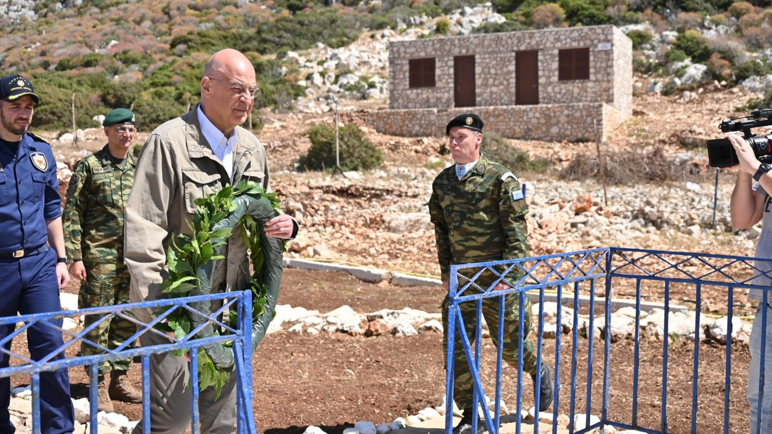 Ο Υπουργός Εθνικής Άμυνας, Νίκος Δένδιας, επισκέφθηκε σήμερα, Μεγάλο Σάββατο 4 Μαΐου 2024, Επιτηρητικά Φυλάκια της περιοχής ευθύνης της 95 ΑΔΤΕ, στο νησιωτικό σύμπλεγμα Μεγίστης, συνοδευόμενος από τον Αρχηγό ΓΕΕΘΑ Στρατηγό Δημήτριο Χούπη, τον Διοικητή της ΑΣΔΕΝ Αντιστράτηγο Εμμανουήλ Θεοδώρου και τον Διοικητή της 95 ΑΔΤΕ Υποστράτηγο Εμμανουήλ Χατζή. Μεγάλο Σάββατο 4 Μαϊου 2024  (ΓΡ. ΤΥΠΟΥ ΥΠ. ΑΜΥΝΑΣ