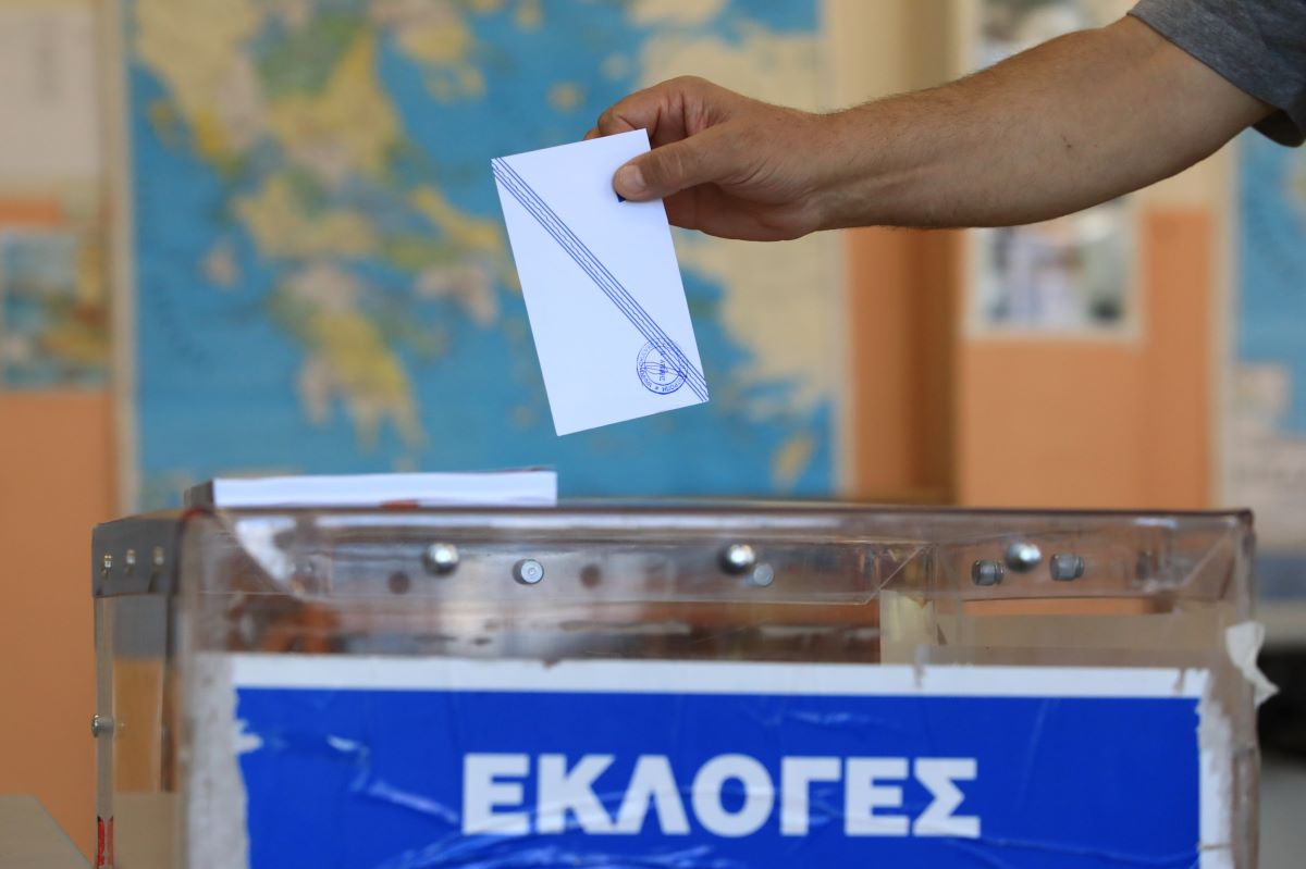 Δημοσκόπηση Metron Analysis: Προβάδισμα 15,3 μονάδων της ΝΔ έναντι του ΣΥΡΙΖΑ στην εκτίμηση ψήφου για τις ευρωεκλογές