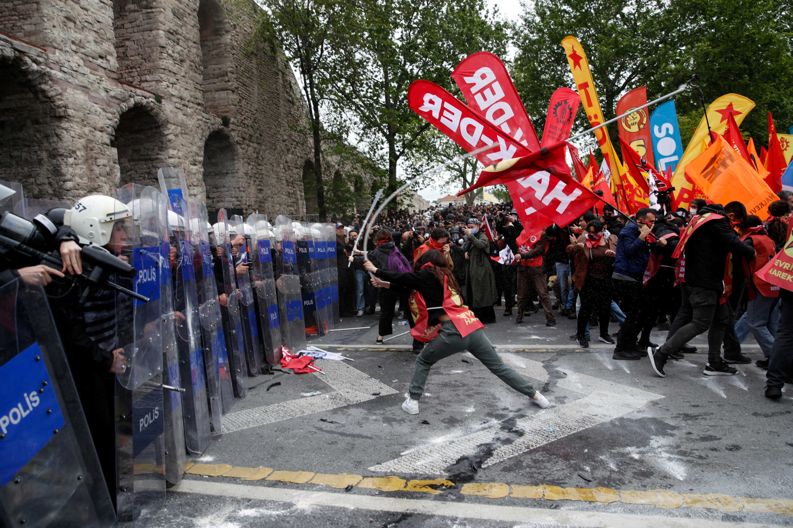 Protesters scuffle with riot police as they attempt to defy a ban and march on Taksim Square to celebrate May Day in Istanbul, Turkey May 1, 2024. REUTERS