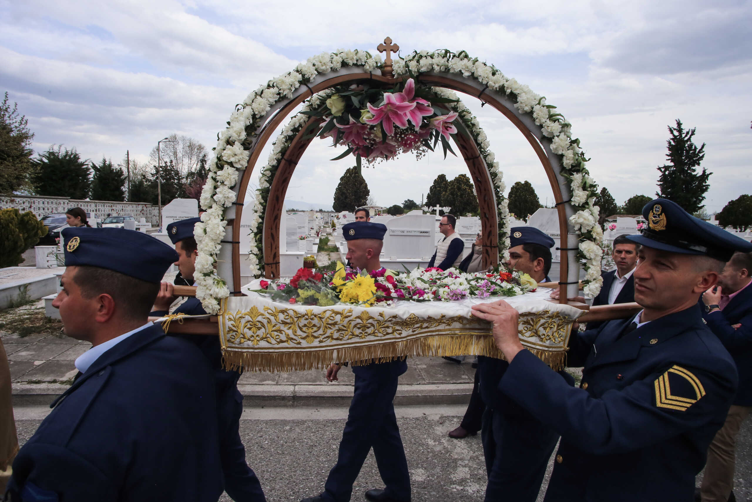 Καιρός: Πού θα βρέξει κατά την περιφορά του Επιταφίου – Η πρόγνωση των επόμενων ημερών