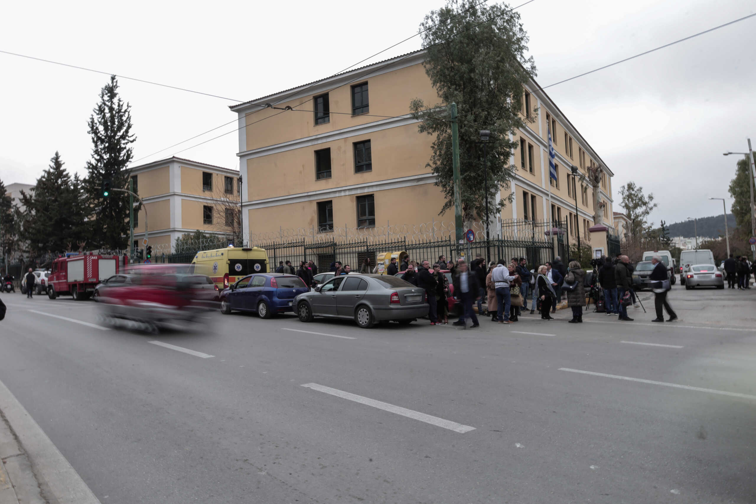 Τηλεφώνημα για βόμβα στα δικαστήρια της πρώην σχολής Ευελπίδων, Τρίτη 28 Φεβρουαρίου 2023. Όπως έγινε γνωστό από την ΕΛΑΣ, άγνωστος τηλεφώνησε γύρω στις 13.20 στην 'Άμεση Δράση και είπε ότι έχει τοποθετηθεί βόμβα στα δικαστήρια της Ευελπίδων, κάτι που προκάλεσε συναγερμό, με αποτέλεσμα να εκκενωθούν τα κτήρια, αλλά και ο περιβάλλον χώρος.
(ΚΩΣΤΑΣ ΤΖΟΥΜΑΣ