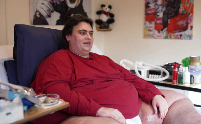 Πέθανε ο παχύτερος άνδρας της Βρετανίας λίγες μέρες πριν κλείσει τα 34: Ζύγιζε 317 κιλά
