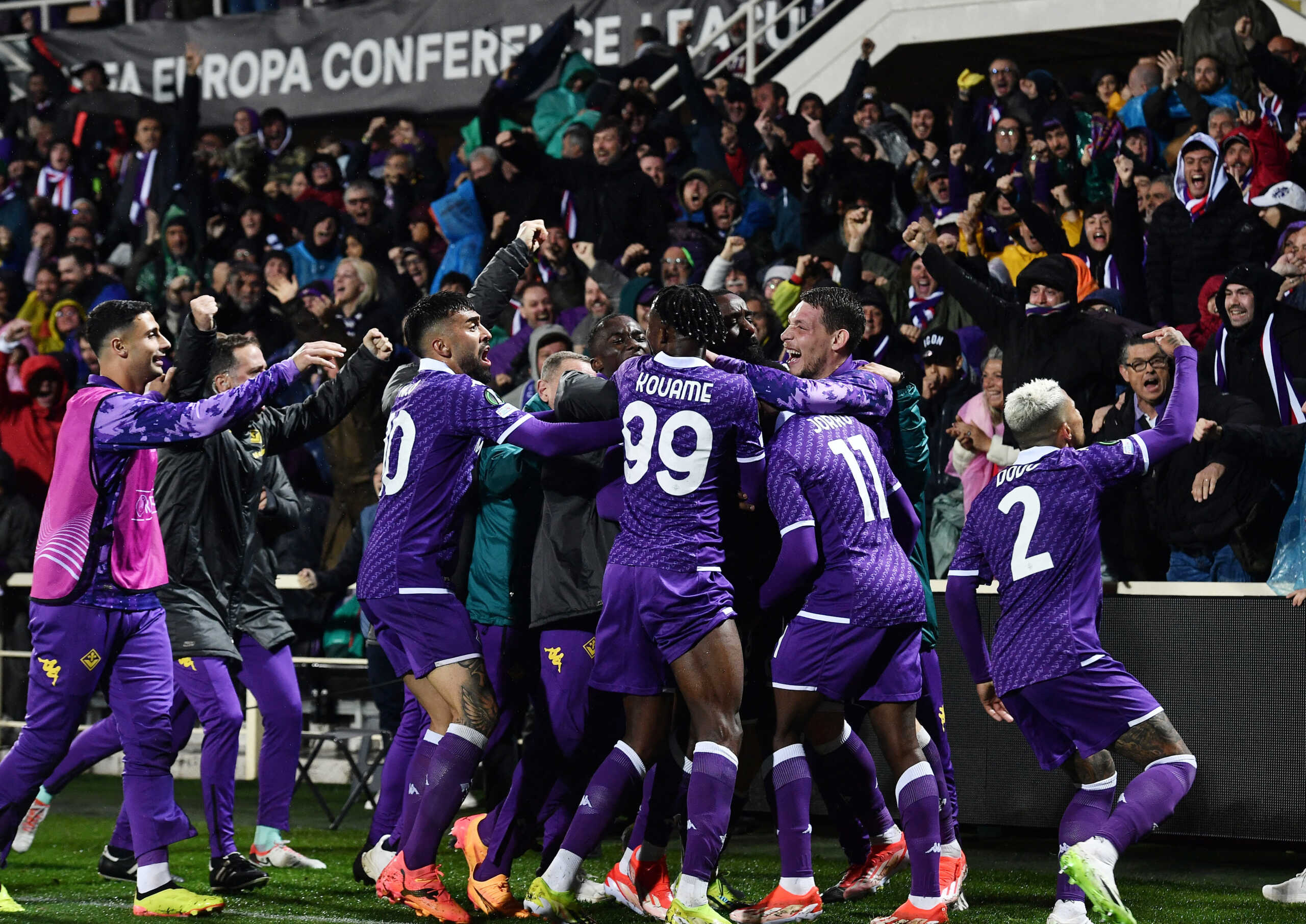 Soccer Football - Europa Conference League - Semi Final - First Leg - Fiorentina v Club Brugge - Stadio Artemio Franchi, Florence, Italy - May 2, 2024 Fiorentina's M'Bala Nzola celebrates scoring their third goal with teammates REUTERS