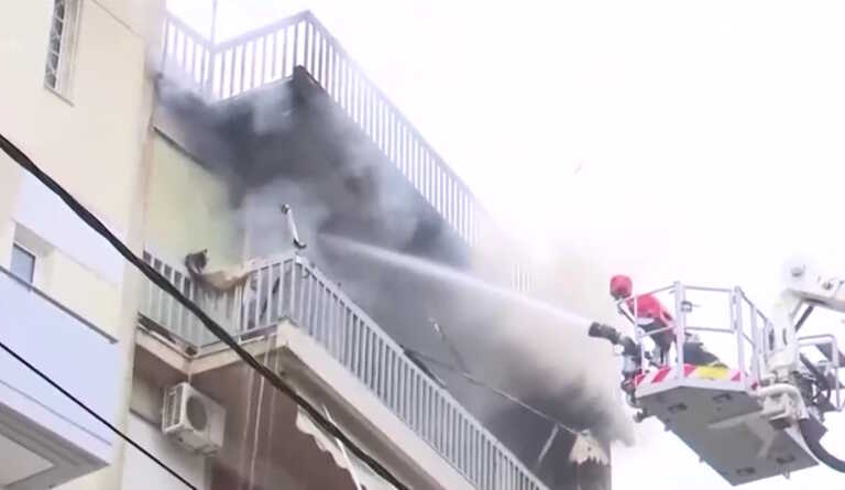 Φωτιά σε διαμέρισμα στην Αγία Παρασκευή: Μεγάλη κινητοποίηση της πυροσβεστικής