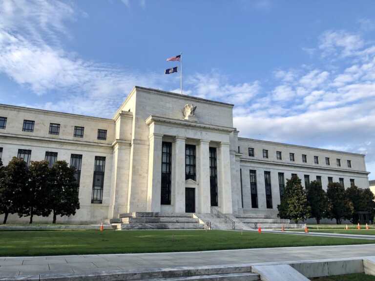 HΠΑ: Σταθερά διατήρησε για 6η συνεχόμενη φορά τα επιτόκια η Fed