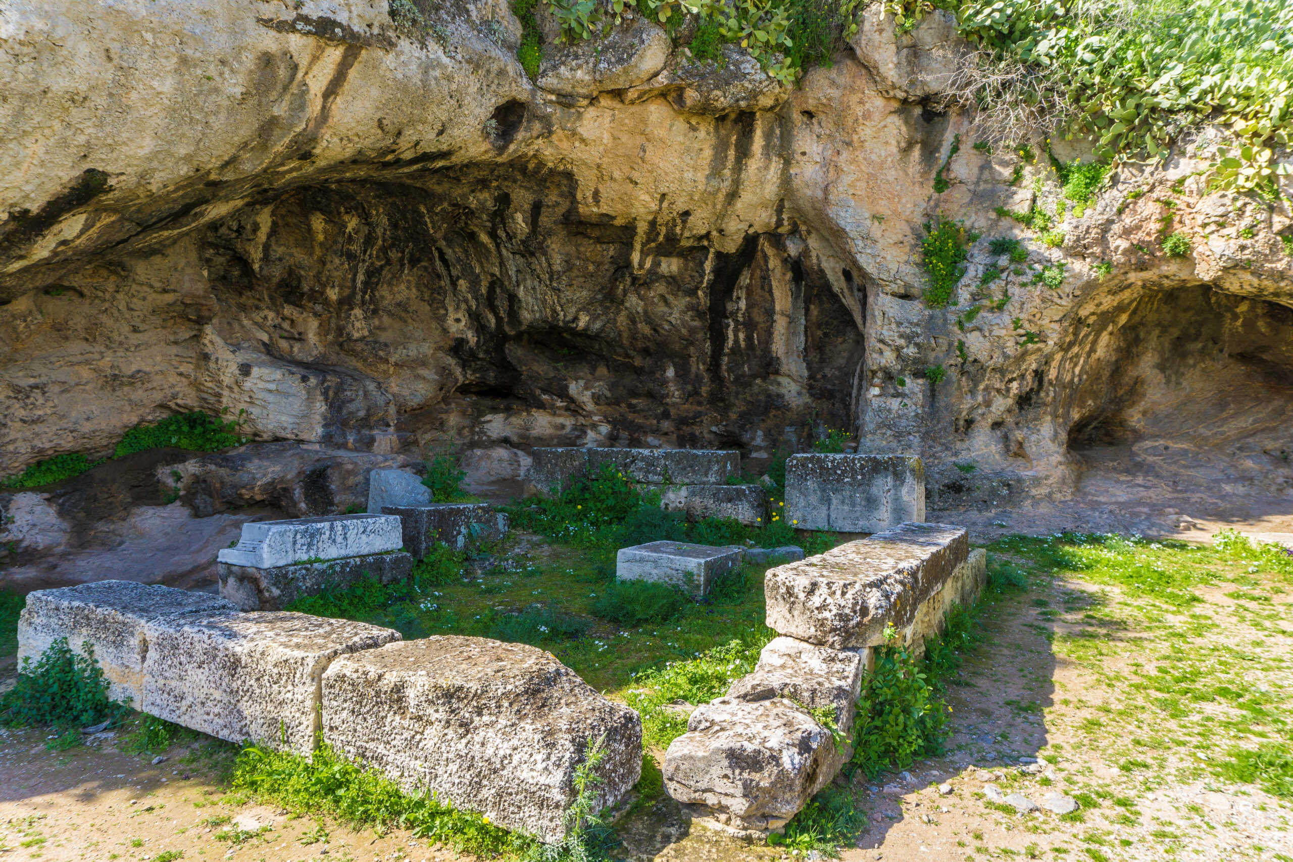 The Ploutonio is situated to the west of the Small Propylaia in Elefsina 328 BC