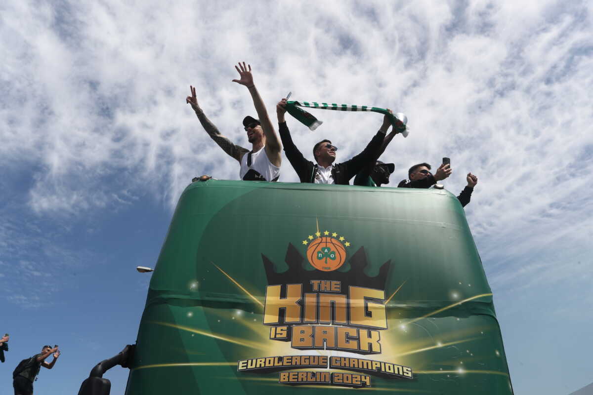 ΑΦΙΞΗ ΤΗΣ ΟΜΑΔΑΣ ΤΟΥ ΠΑΝΑΘΗΝΑΪΚΟΥ ΑΠΟ ΤΟ FINAL 4 ΤΗΣ EUROLEAGUE ΤΟΥ ΒΕΡΟΛΙΝΟΥ (ΣΤΕΛΙΟΣ ΣΤΕΦΑΝΟΥ
