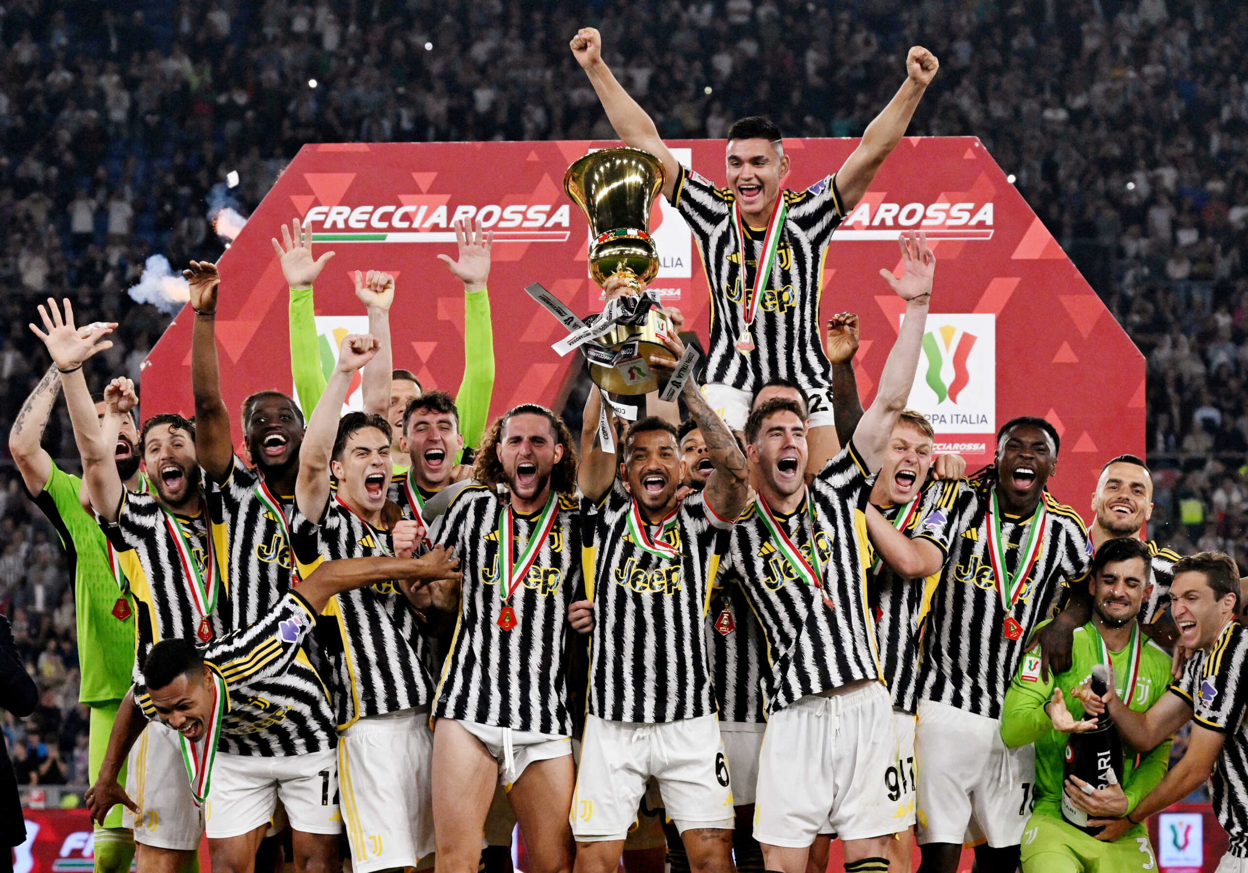 Soccer Football - Coppa Italia - Final - Atalanta v Juventus - Stadio Olimpico, Rome, Italy - May 15, 2024 Juventus' Danilo celebrates with the trophy and teammates after winning the Coppa Italia final REUTERS