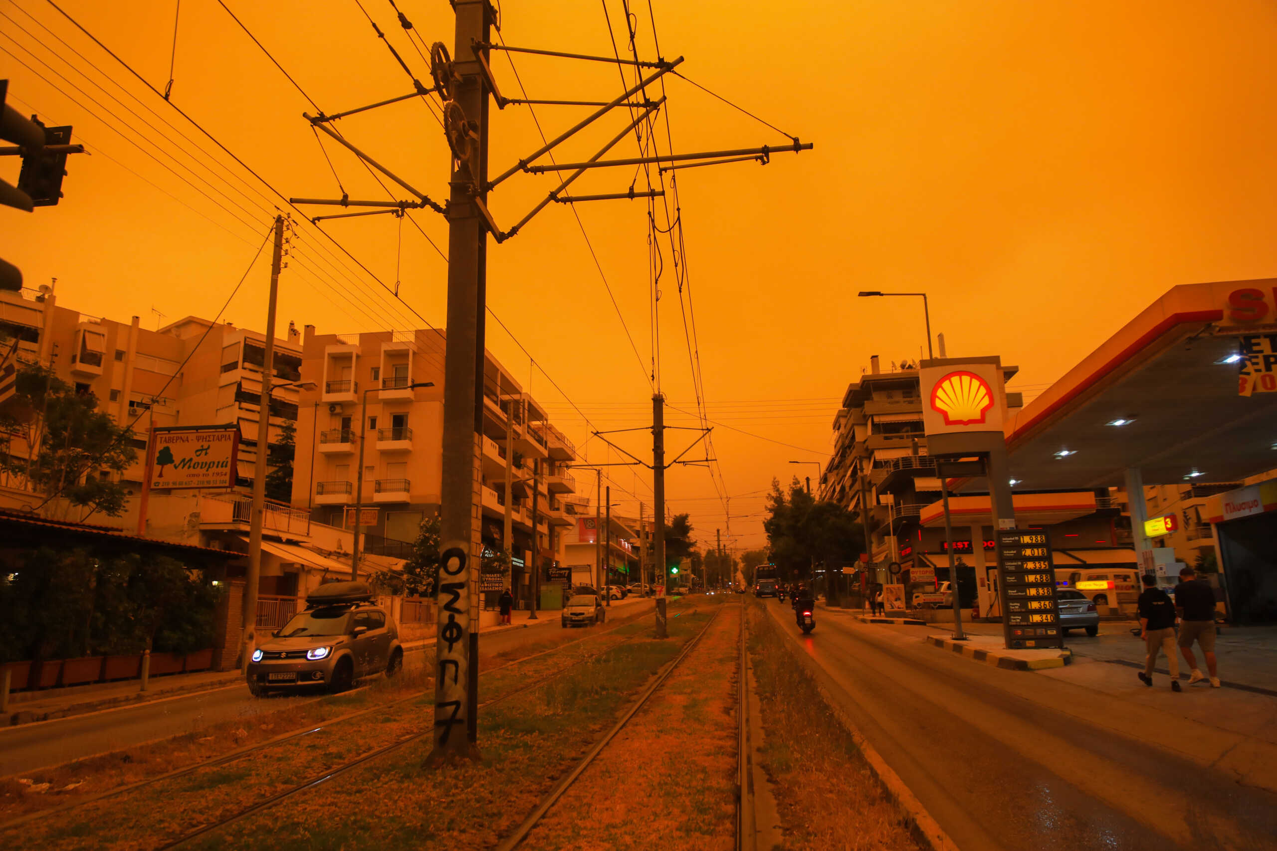 Έντονη αυτή την ώρα η αφρικανική σκόνη πάνω από την Αθήνα.  Τρίτη 23 Απριλίου 2024  (ΓΙΑΝΝΗΣ ΠΑΝΑΓΟΠΟΥΛΟΣ