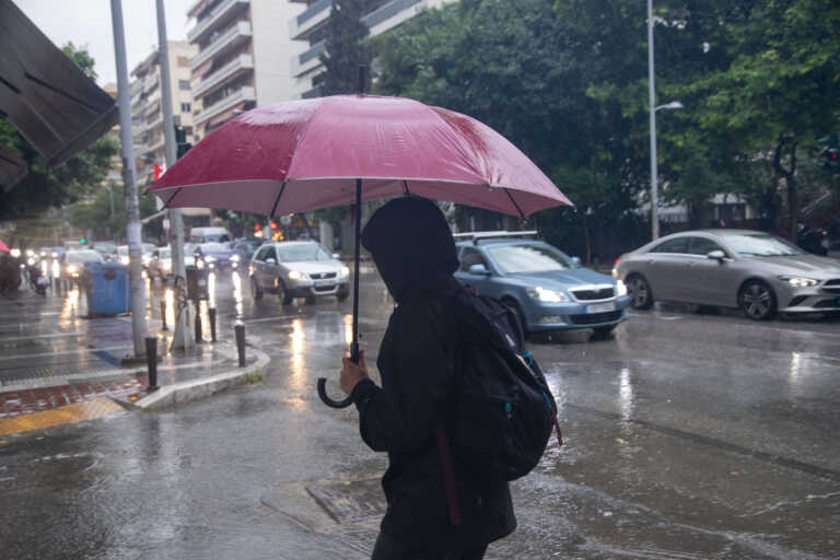 Βροχερός θα είναι ο καιρός και την Τρίτη – Πόσο θα διαρκέσει η κακοκαιρία