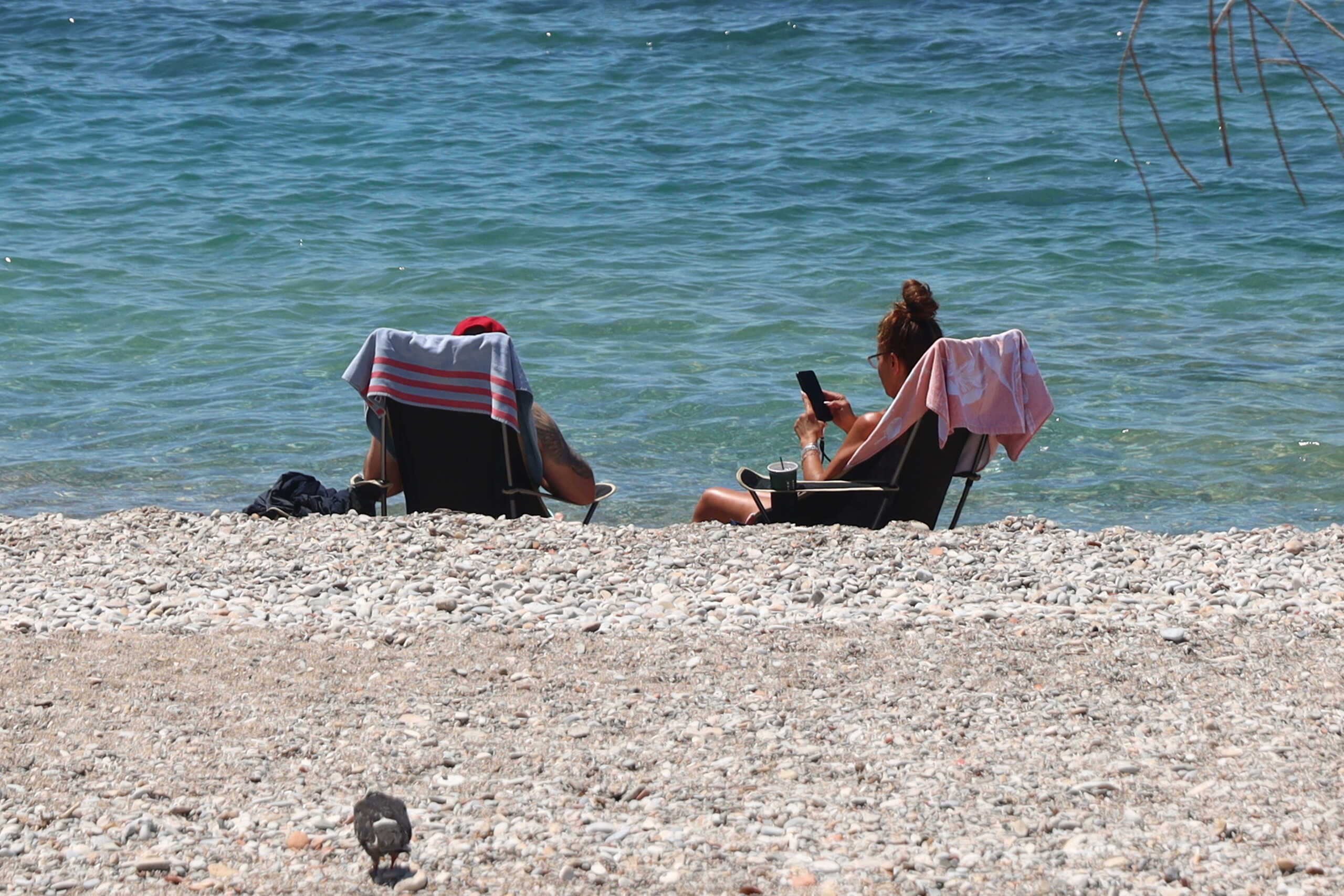 ΔΕΥΤΕΡΗ ΜΕΡΑ ΤΟΥ ΠΑΣΧΑ ΟΙ ΑΘΗΝΑΙΟΙ ΓΙΑ ΒΟΛΤΑ ΚΑΙ ΓΙΑ ΜΠΑΝΙΟ ΣΤΗ ΠΑΡΑΛΙΑ ΤΟΥ ΦΛΟΙΣΒΟΥ (ΓΙΑΝΝΗΣ ΠΑΝΑΓΟΠΟΥΛΟΣ