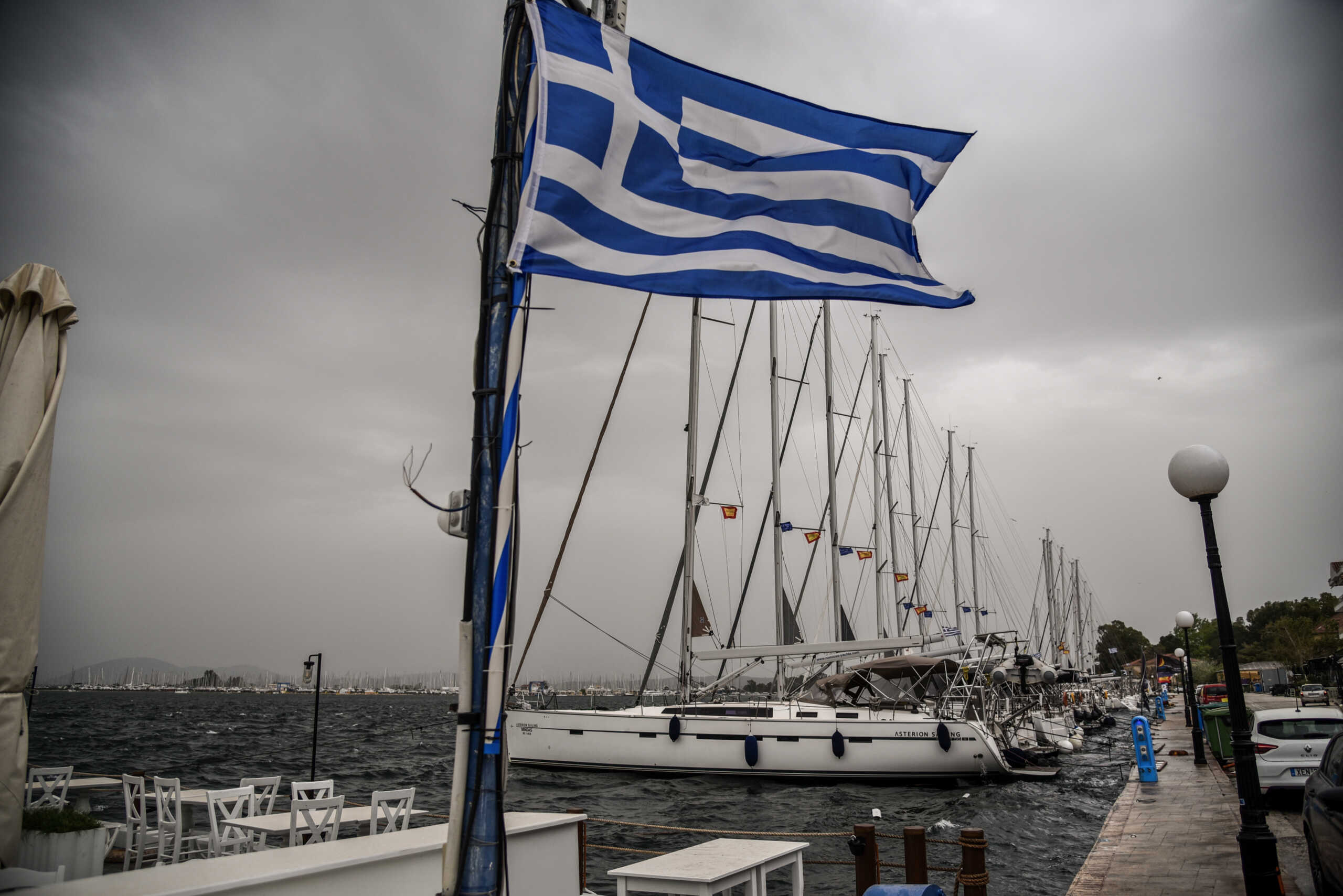 Καιρός: Βροχές από αύριο μέχρι την Κυριακή του Πάσχα – «Βάλτε μπουφανάκι» το μήνυμα Τσατραφύλλια