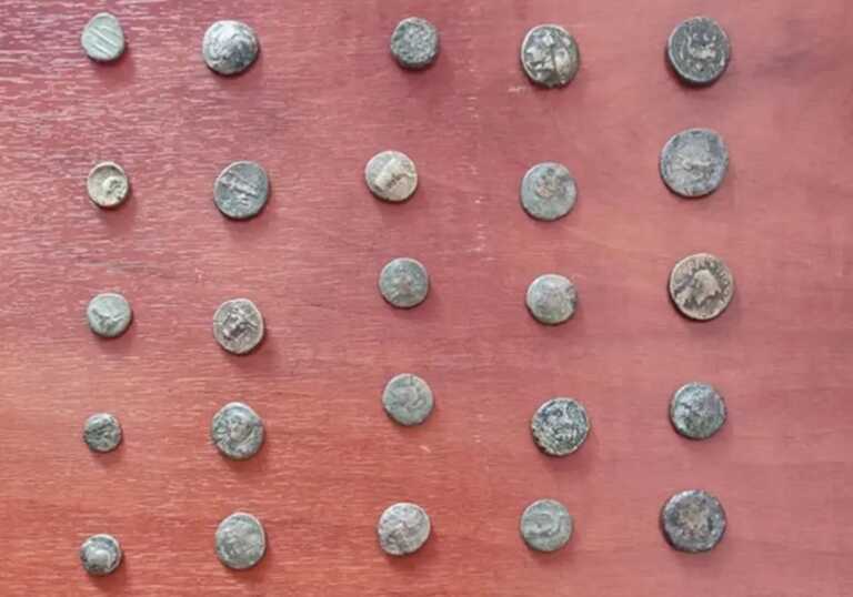 «Ξετρύπωσαν» τα αρχαία νομίσματα που έκρυβε στην Καστοριά και μπήκε σε περιπέτειες τη Μεγάλη Εβδομάδα