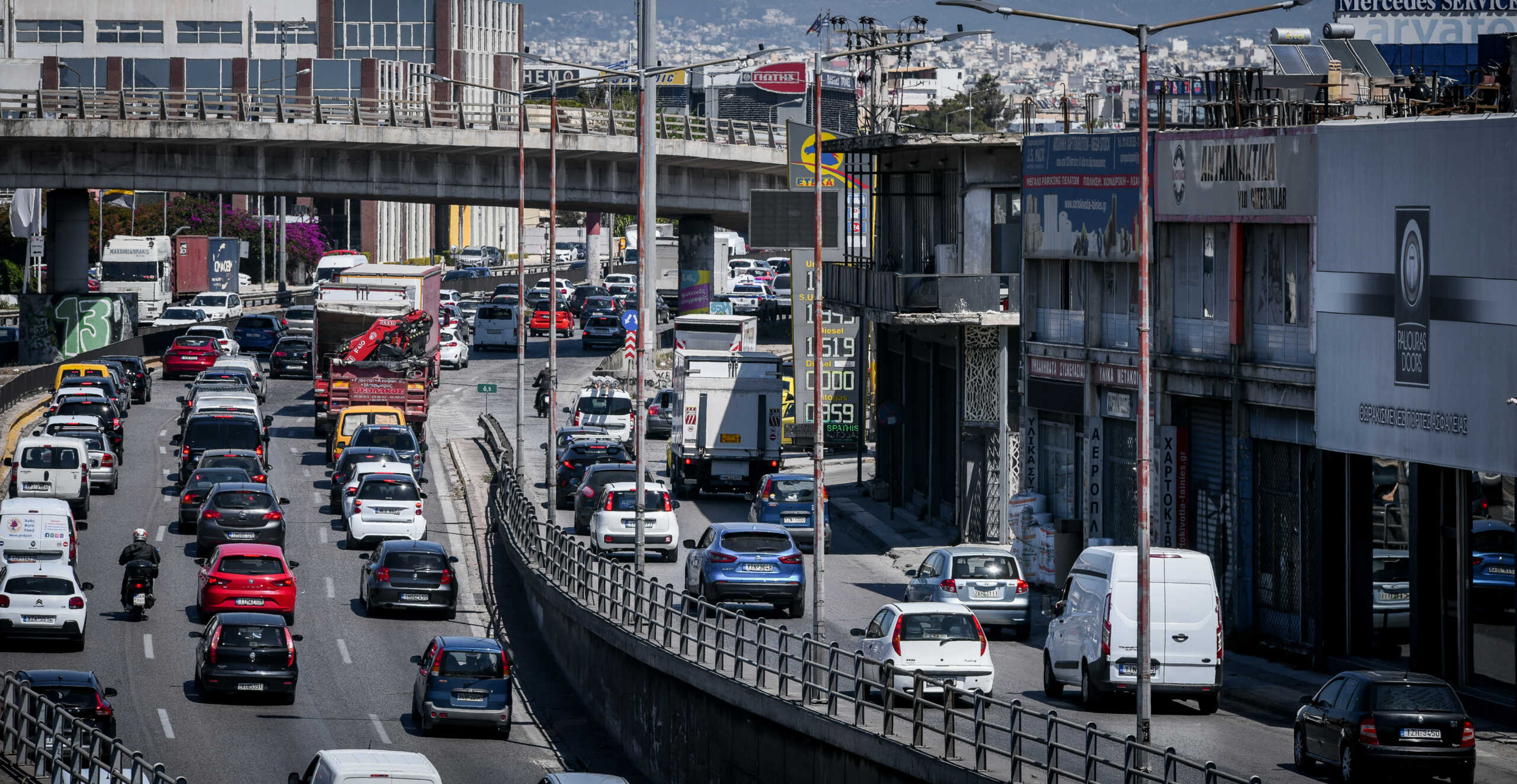 Αυξημένη η κίνηση στον Κηφισό στο ρεύμα προς Αθηνών-Κορίνθου, καθώς φεύγουν οι εκδρομείς του Πάσχα, Μ.Πέμπτη 13 Απριλίου 2023 (ΤΑΤΙΑΝΑ ΜΠΟΛΑΡΗ