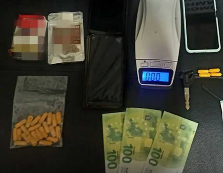 Διακινούσαν κοκαΐνη στην Κάλυμνο μέσα σε αυτές τις κάψουλες - Τρεις οι συλλήψεις από τους αστυνομικούς