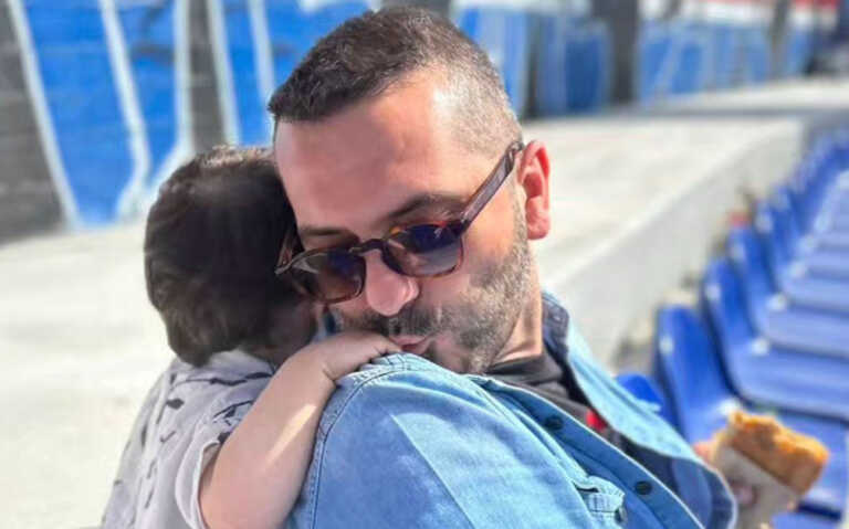 Ο Λεωνίδας Κουτσόπουλος με τον γιο του στην ανανέωση του συμβόλαιου με το Star