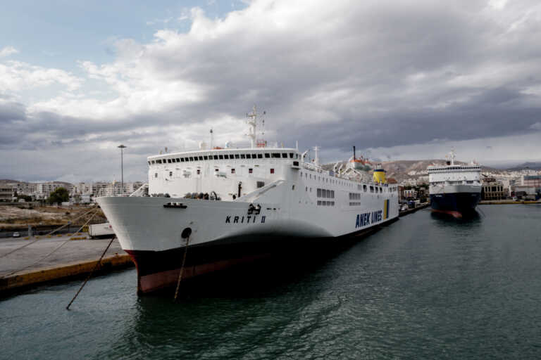 Απαγόρευση απόπλου του «Κρήτη ΙΙ» από το λιμάνι του Πειραιά λόγω βλάβης στην ηλεκτρομηχανή του πλοίου