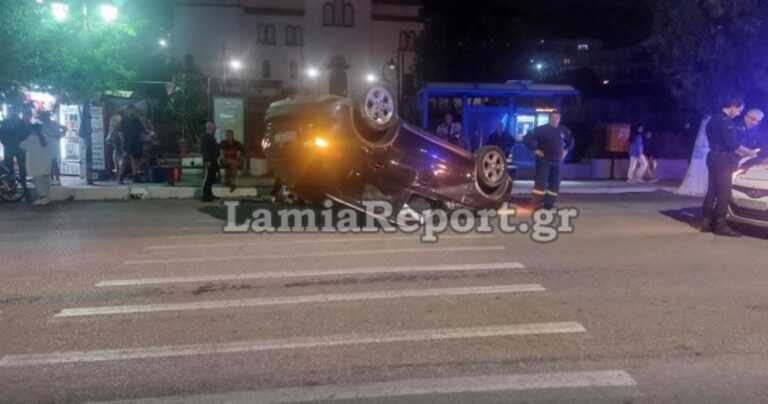 Οδηγός αυτοκινήτου στη Λαμία έπεσε πάνω σε παρκαρισμένο όχημα και τούμπαρε