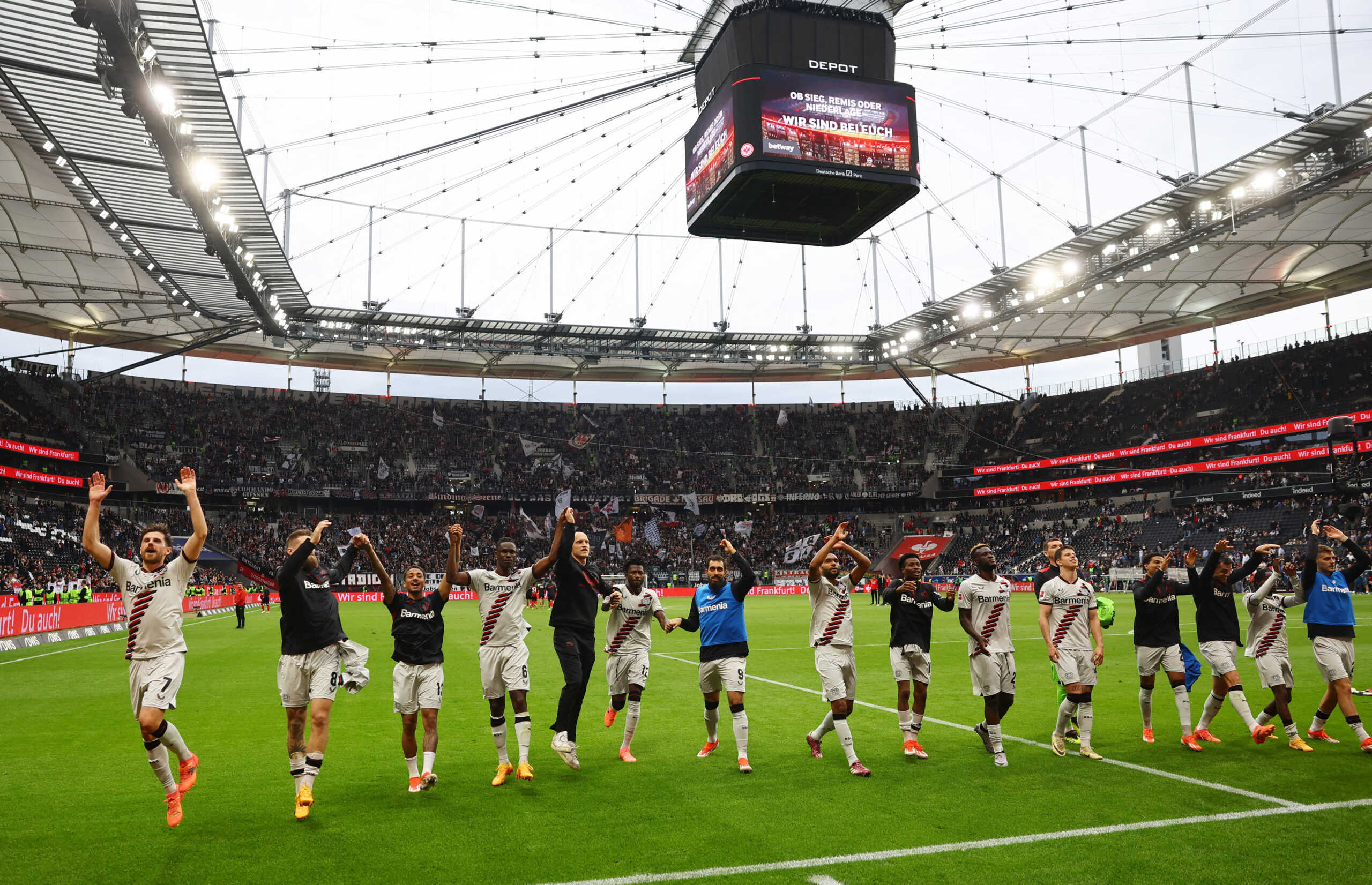 Soccer Football - Bundesliga - Eintracht Frankfurt v Bayer Leverkusen - Deutsche Bank Park, Frankfurt, Germany - May 5, 2024 Bayer Leverkusen players celebrate after the match REUTERS
