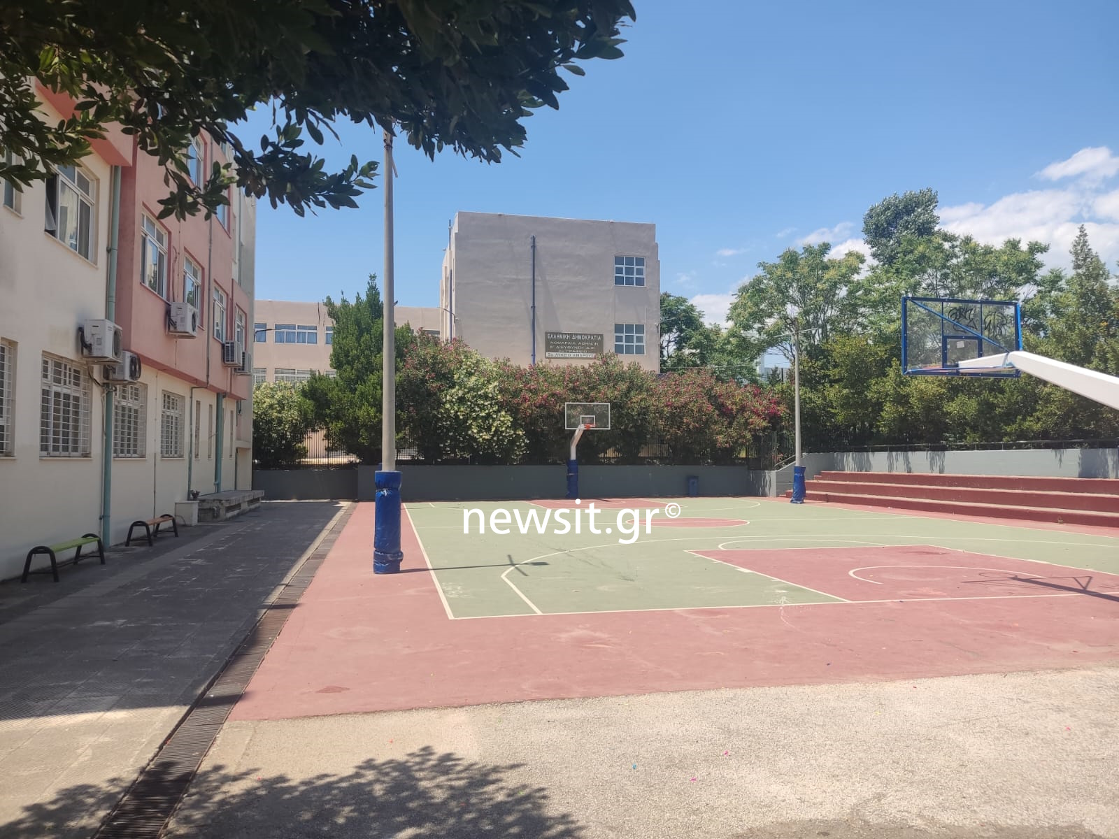 Μαρούσι: «Της πετούσαν δυναμιτάκια την ώρα που πήγαινε στο αυτοκίνητο» – Πώς έγινε η επίθεση σε γυμνάσιο