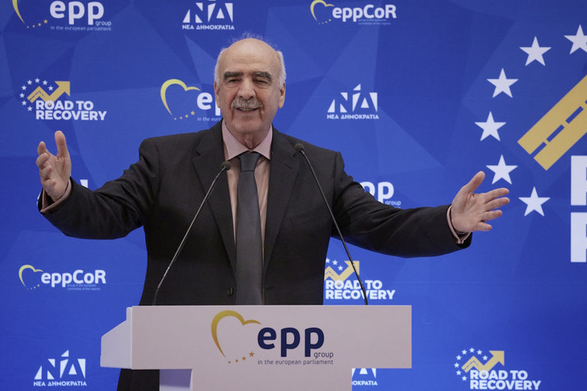 (Ξένη Δημοσίευση) Ο αντιπρόεδρος του ΕΛΚ Βαγγέλης Μεϊμαράκης μιλάει, παρουσία του πρωθυπουργού και προέδρου της Νέας Δημοκρατίας Κυριάκου Μητσοτάκη, στη διάσκεψη για τον «Δρόμο προς την Ανάκαμψη» (Road to Recovery) που συνδιοργάνωσαν η Νέα Δημοκρατία και το Ευρωπαϊκό Λαϊκό Κόμμα (ΕΛΚ), Αθήνα, Παρασκευή 09 Φεβρουαρίου 2024. Ο Πρωθυπουργός Κυριάκος Μητσοτάκης συμμετείχε σε συζήτηση στο πλαίσιο εκδήλωσης που συνδιοργάνωσαν η Νέα Δημοκρατία και το Ευρωπαϊκό Λαϊκό Κόμμα με τίτλο «Ο Δρόμος προς την Ανάκαμψη», με συνομιλητές τον Πρωθυπουργό της Κροατίας Andrej Plenković και τον Πρόεδρο του ΕΛΚ και επικεφαλής της Κοινοβουλευτικής Ομάδας του ΕΛΚ στο Ευρωπαϊκό Κοινοβούλιο Manfred Weber. Συντονιστής της συζήτησης ήταν ο Ευρωβουλευτής, Αντιπρόεδρος της Κοινοβουλευτικής Ομάδας του ΕΛΚ και Πρόεδρος της Ομάδας Εργασίας «Προϋπολογισμός και Διαρθρωτικές Πολιτικές», Siegfried Mureşan. ΑΠΕ-ΜΠΕ