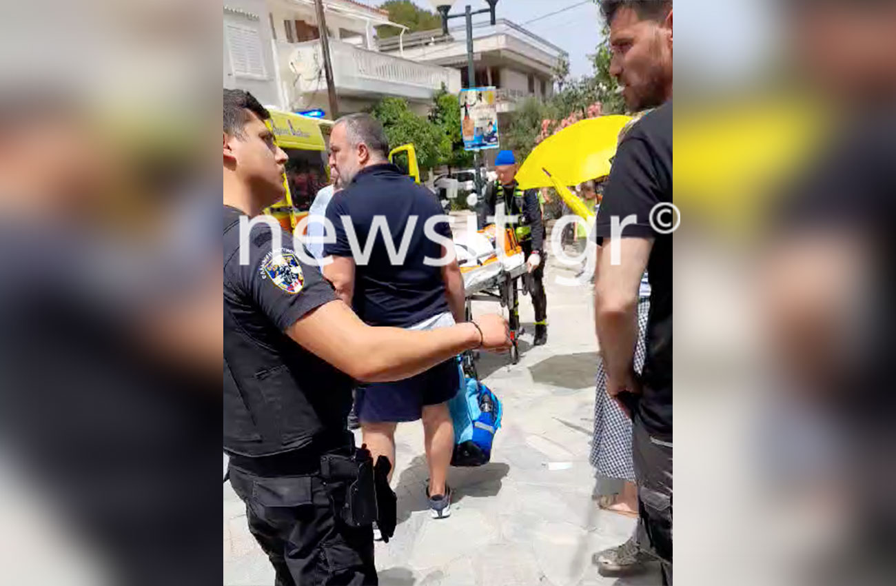 Η πόρτα που καταπλάκωσε τους μαθητές στην Κηφισιά είχε τοποθετηθεί την Δευτέρα – Η στιγμή της μεταφοράς του τραυματισμένου παιδιού