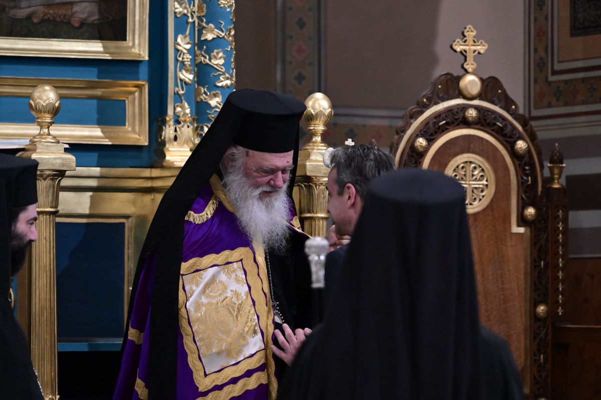 Στη Μητρόπολη ο Κυριάκος Μητσοτάκης για την ακολουθία της Μεγάλης Πέμπτης