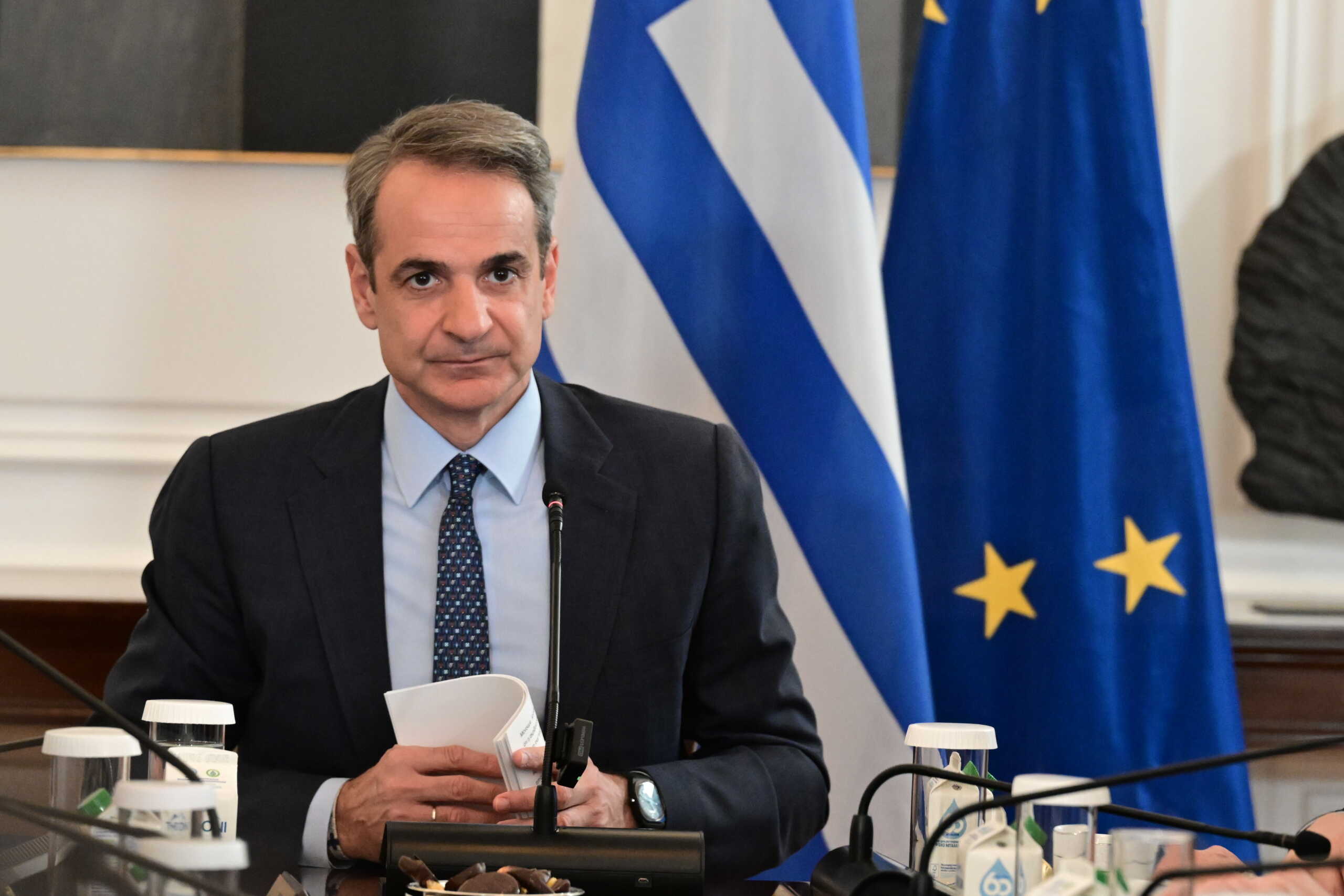 Συνεδρίαση του Υπουργικού Συμβουλίου, υπό τον Πρωθυπουργό Κυριάκο Μητσοτάκη, στο Μέγαρο Μαξίμου, Μεγάλη Δευτέρα 29 Απριλίου 2024. Στην ατζέντα του υπουργικού συμβουλίου το νομοσχέδιο του υπουργείου Εσωτερικών για το σύστημα κινήτρων και ανταμοιβής των δημοσίων υπαλλήλων, το νομοσχέδιο για τη δικονομία του Συμβουλίου της Επικρατείας, το νέο Αναπτυξιακό Πρόγραμμα Δημοσίων Επενδύσεων, αλλά και η Εθνική Στρατηγική για τα Άτομα με Αναπηρία 2024 - 2030.
(ΤΑΤΙΑΝΑ ΜΠΟΛΑΡΗ