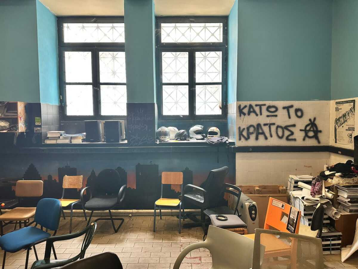 Αυτά βρήκαν μέσα στην κατάληψη της Νομικής οι αστυνομικοί – 27 προσαγωγές