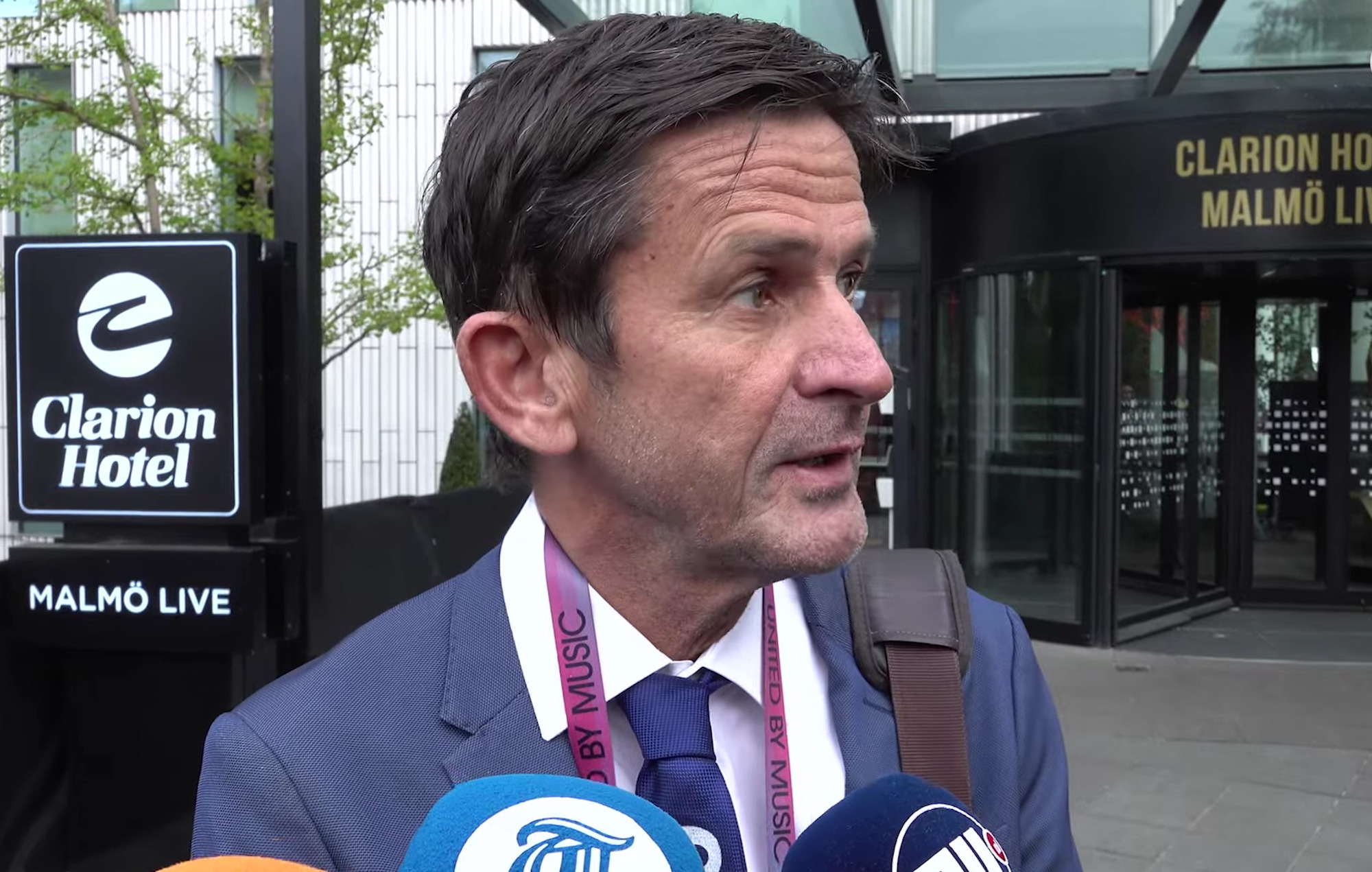 Eurovision 2024: «Γ@μώ την EBU» – Ο Ολλανδός σχολιαστής χάνει την ψυχραιμία του on air για τον αποκλεισμό της χώρας του