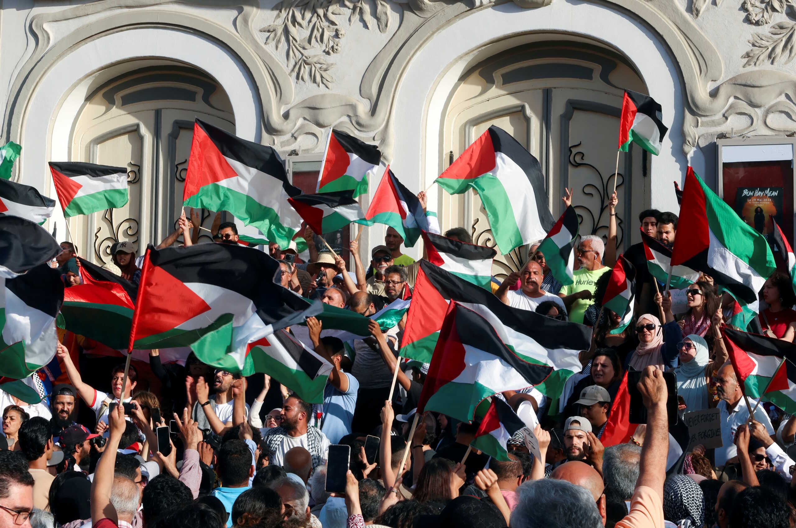 Demonstrators gesture as they carry Palestinian flags during a protest in support of Palestinians in Gaza and to condemn the Israeli airstrikes in the southern Gaza Strip city of Rafah, in Tunis, Tunisia May 27, 2024. REUTERS