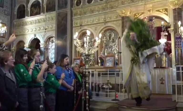 Εντυπωσιακή η πρώτη Ανάσταση στη Χίο - Viral και πάλι ο «ιπτάμενος ιερέας»