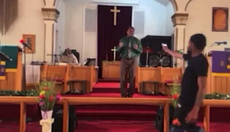 Ένοπλος εισέβαλε σε εκκλησία στην Πενσιλβάνια: «Ο Θεός μπλόκαρε το όπλο», λέει ο πάστορας