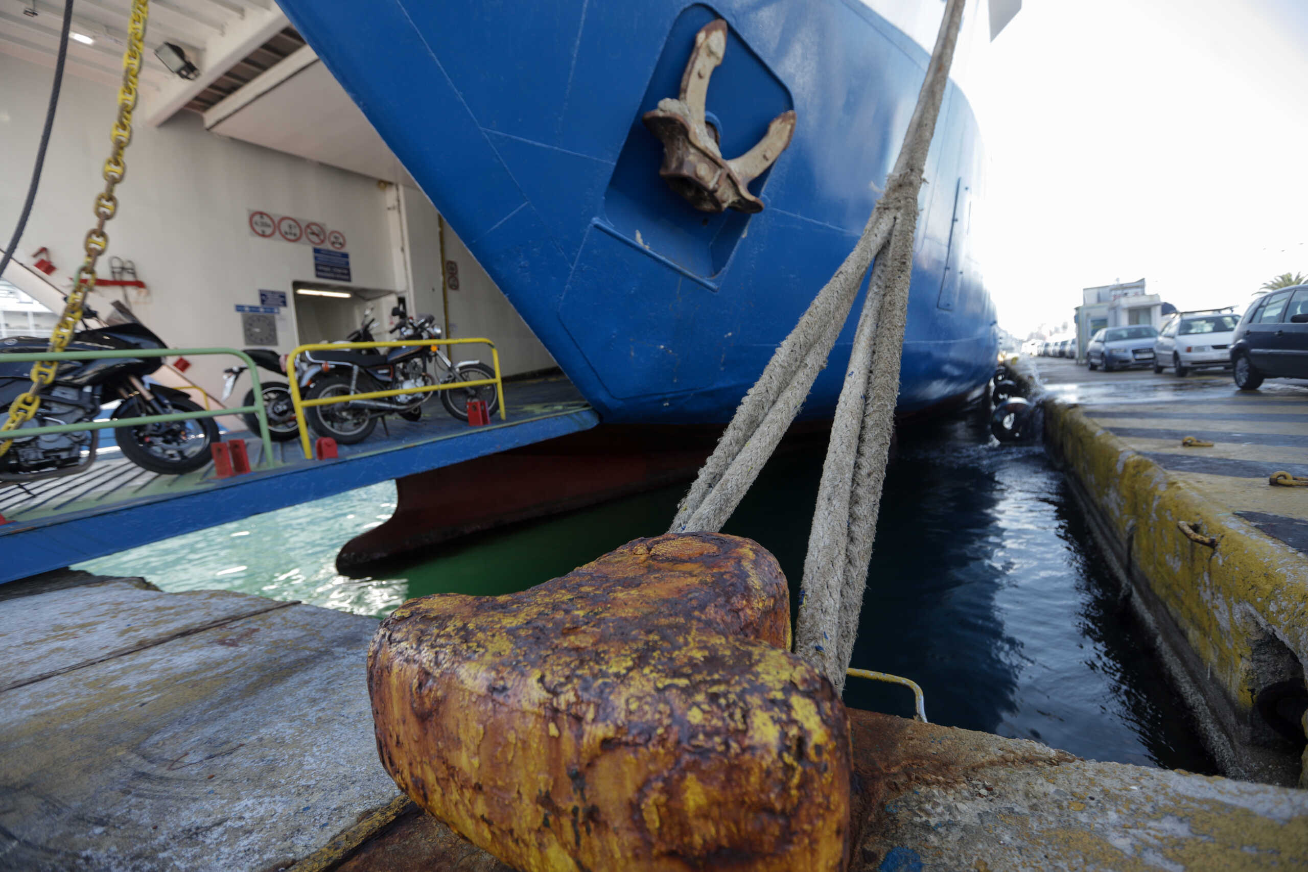 Power Jet: Μηχανική βλάβη στο πλοίο με δρομολόγιο από Πειραιά προς Σαντορίνη