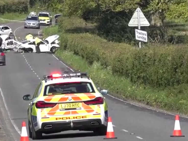 74χρονος οδηγός Porsche στη Βρετανία σκοτώθηκε ενώ προσπαθούσε να αποφύγει λακκούβα