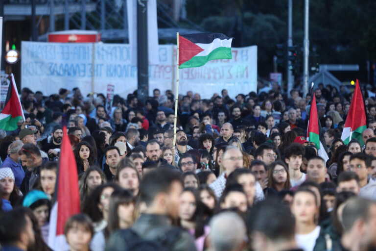 Ολονύχτια διαμαρτυρία φοιτητών στο κέντρο της Αθήνας ως ένδειξη αλληλεγγύης στην Παλαιστίνη